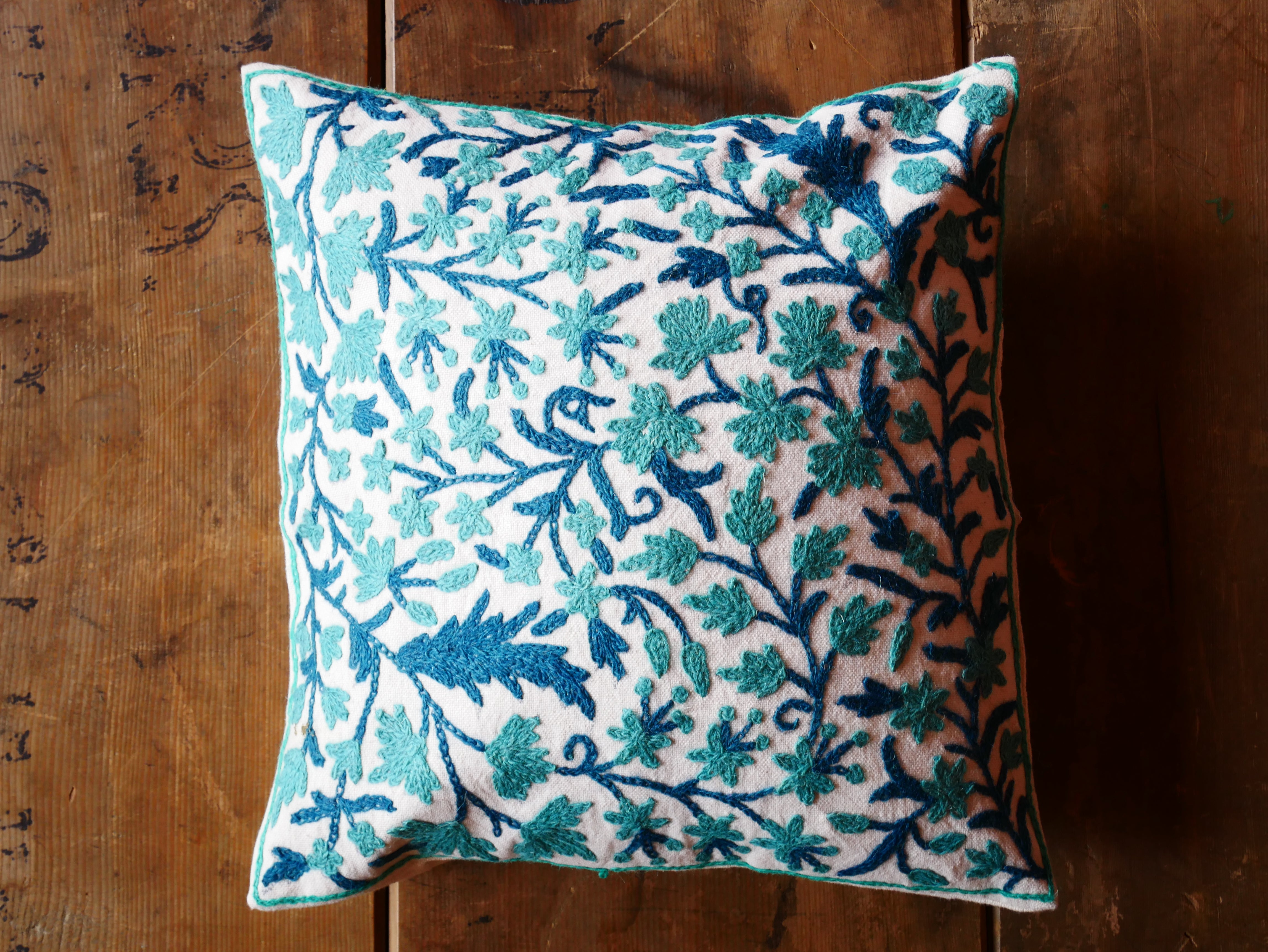 Almohada bordada Funda de cojín Kashmiri Crewel: Hecha a mano por artesanos 16x16 pulgadas