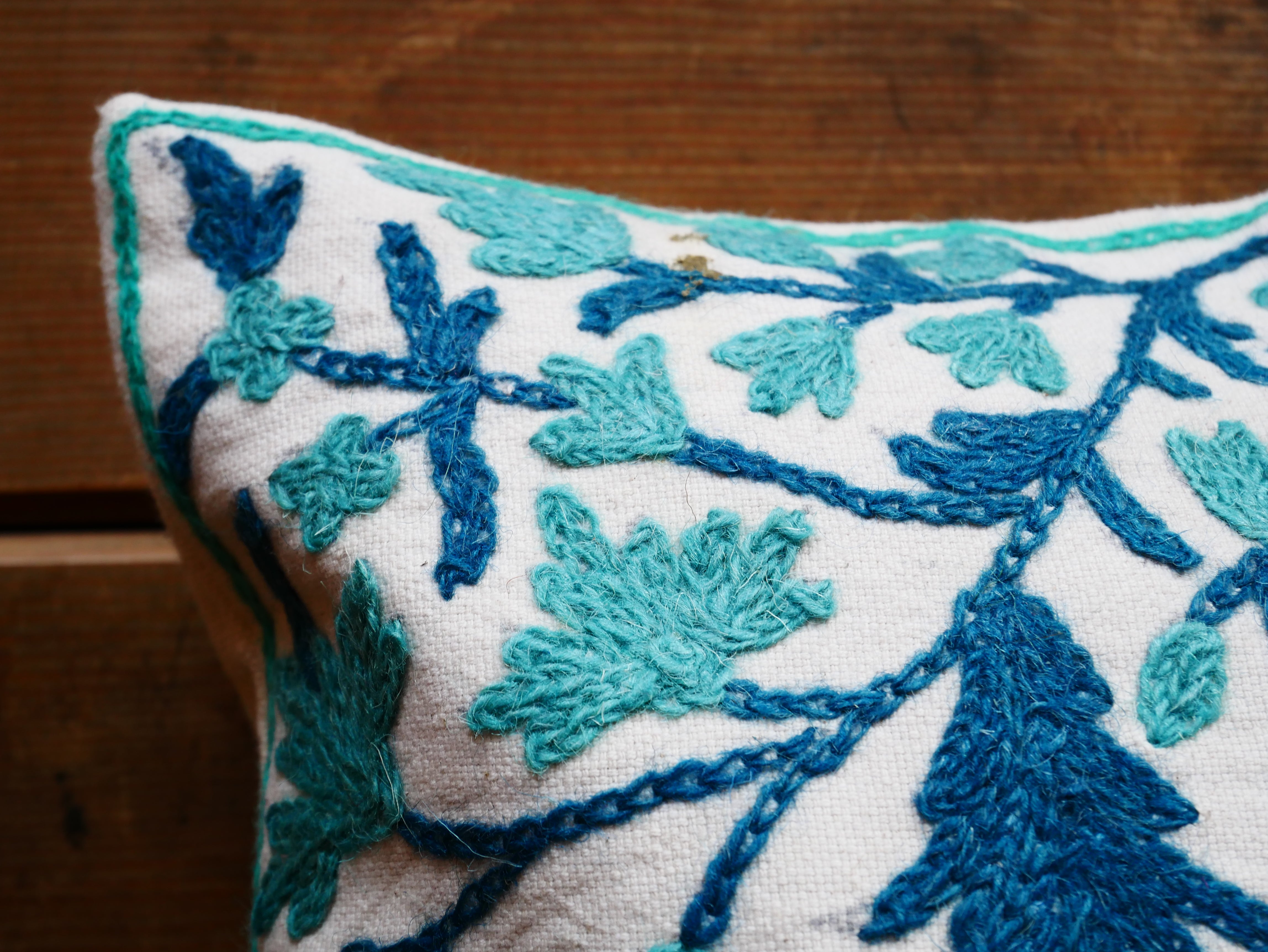 Almohada bordada Funda de cojín Kashmiri Crewel: Hecha a mano por artesanos 16x16 pulgadas