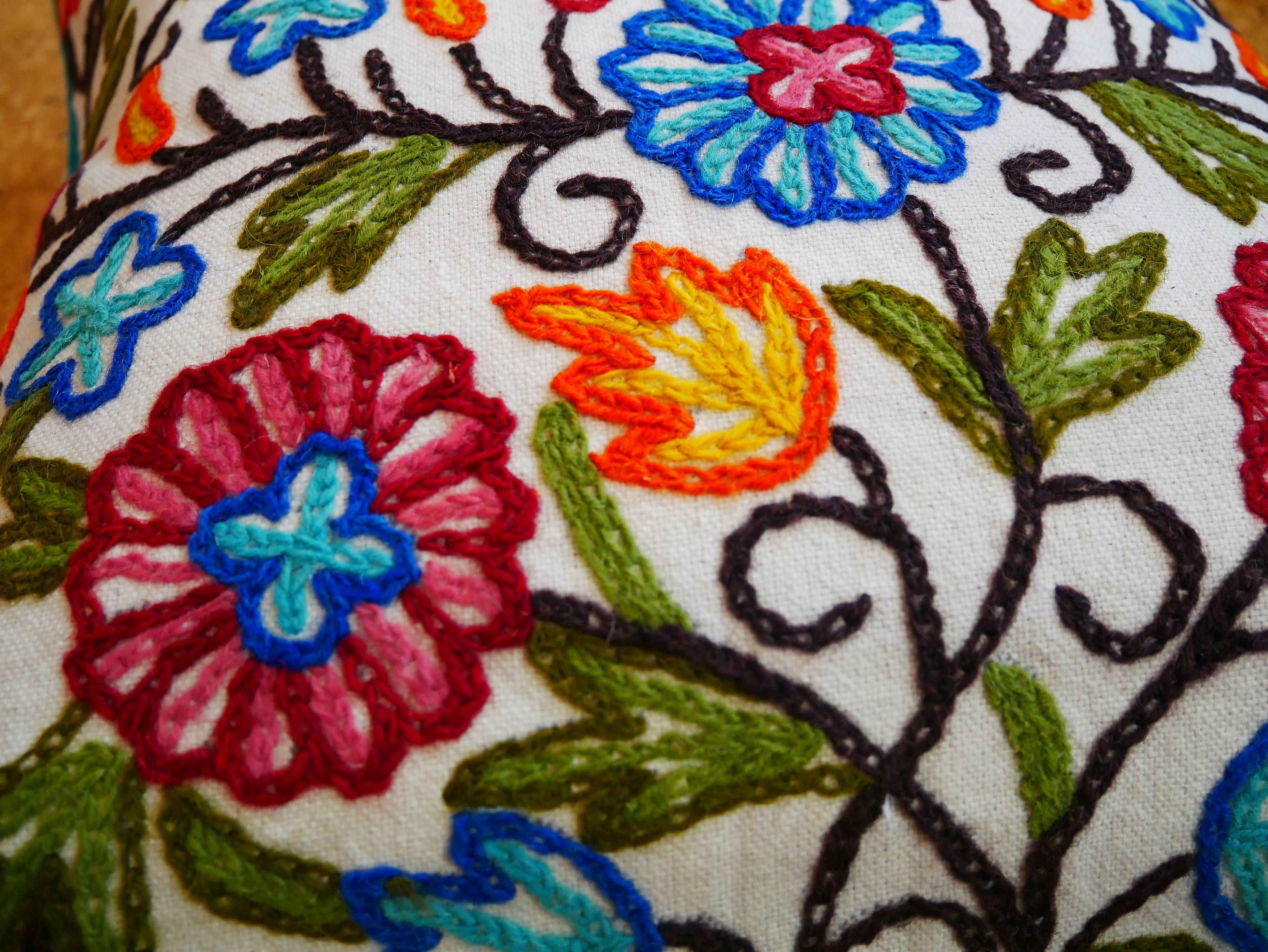 Fundas de almohada de Crewel de Cachemira coloridas: Hechas a mano por artesanos 16x16 pulgadas