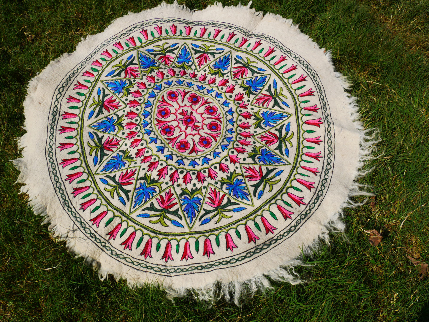 5ft Namda - boho wool rug | hand felted and embroidered - Kashmiri area rug