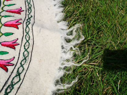 5ft Namda - boho wool rug | hand felted and embroidered - Kashmiri area rug