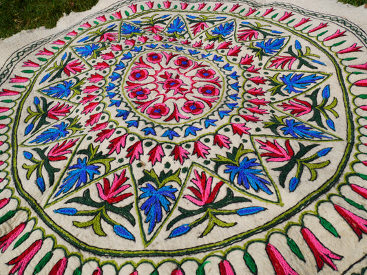 5ft Namda - boho wool rug | hand felted and embroidered - Kashmiri area rug
