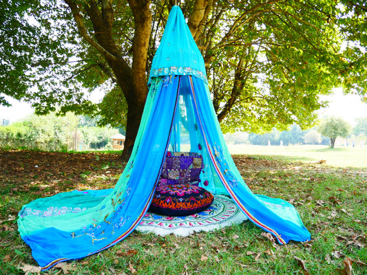 Boho Baldachin - Saree Zelt - Betthimmel | böhmische Hochzeitskulisse | Indisches Hippie-Dekor – Sitzbereich auf dem Boden | Meditationsraum - Glamping