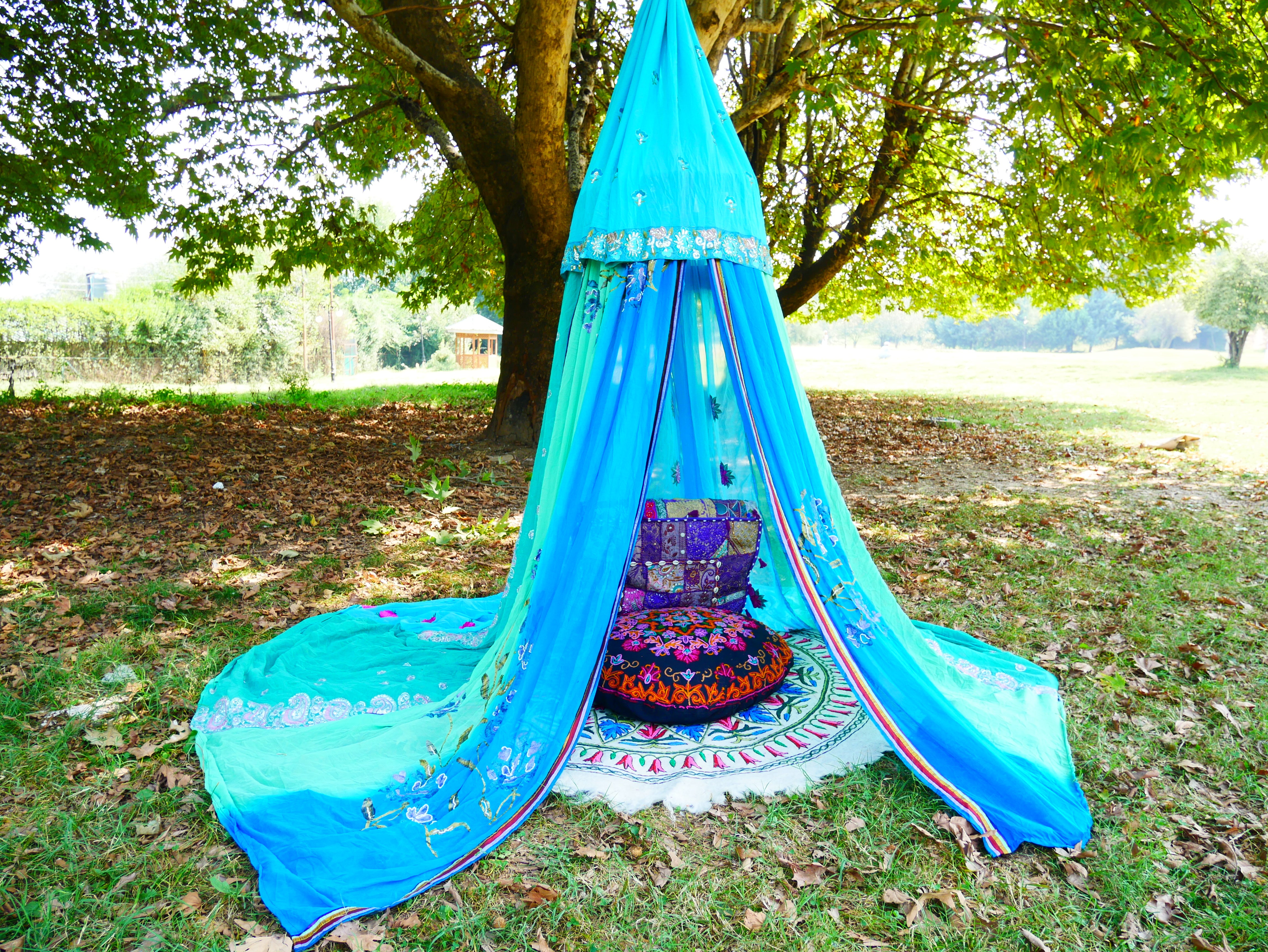 Toldo de sari - tienda de interior - dosel de cama | telón de fondo para boda bohemia | decoración hippie india - área de asientos en el suelo | sala de meditación - glamping