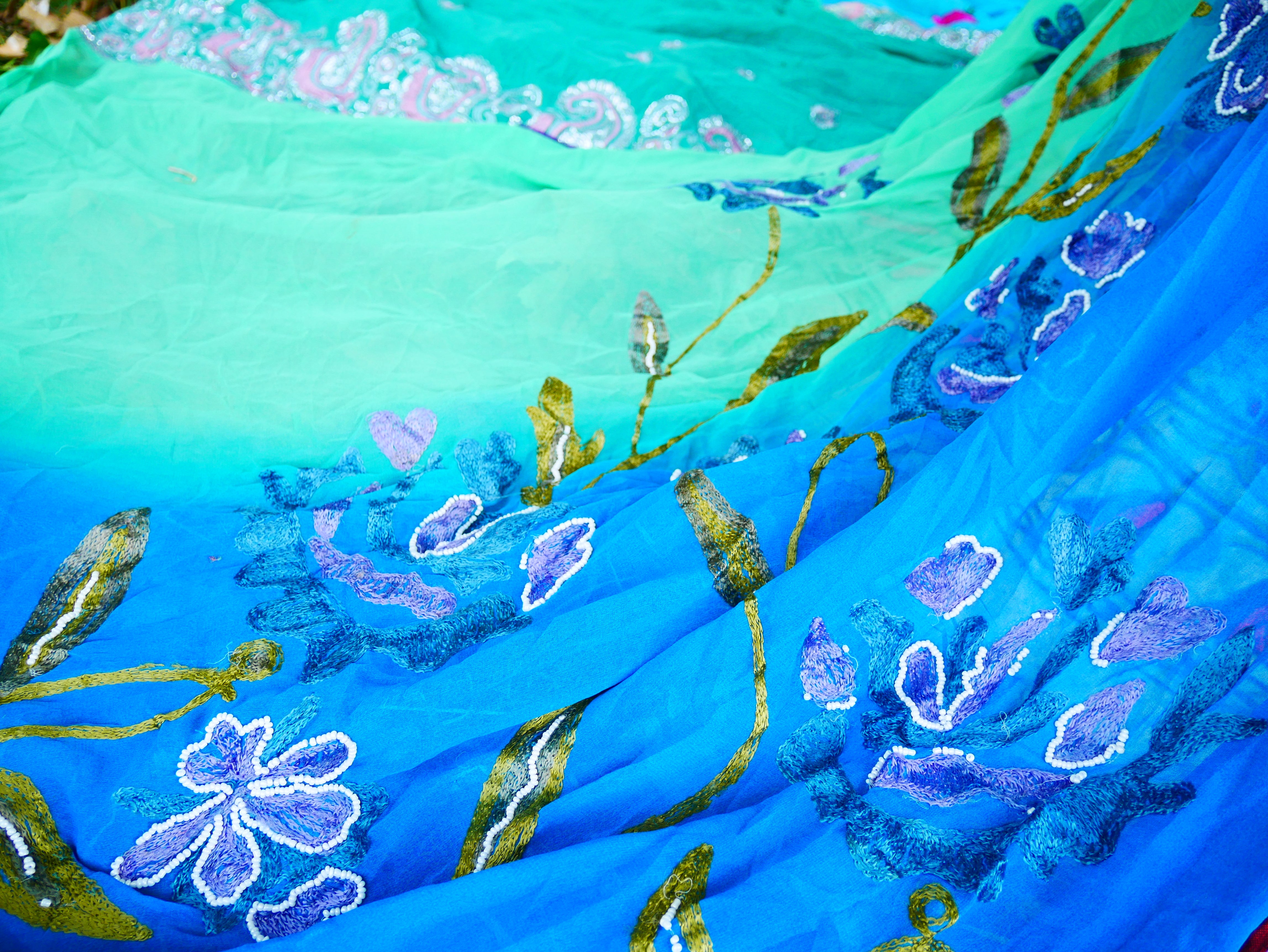 Toldo de sari - tienda de interior - dosel de cama | telón de fondo para boda bohemia | decoración hippie india - área de asientos en el suelo | sala de meditación - glamping