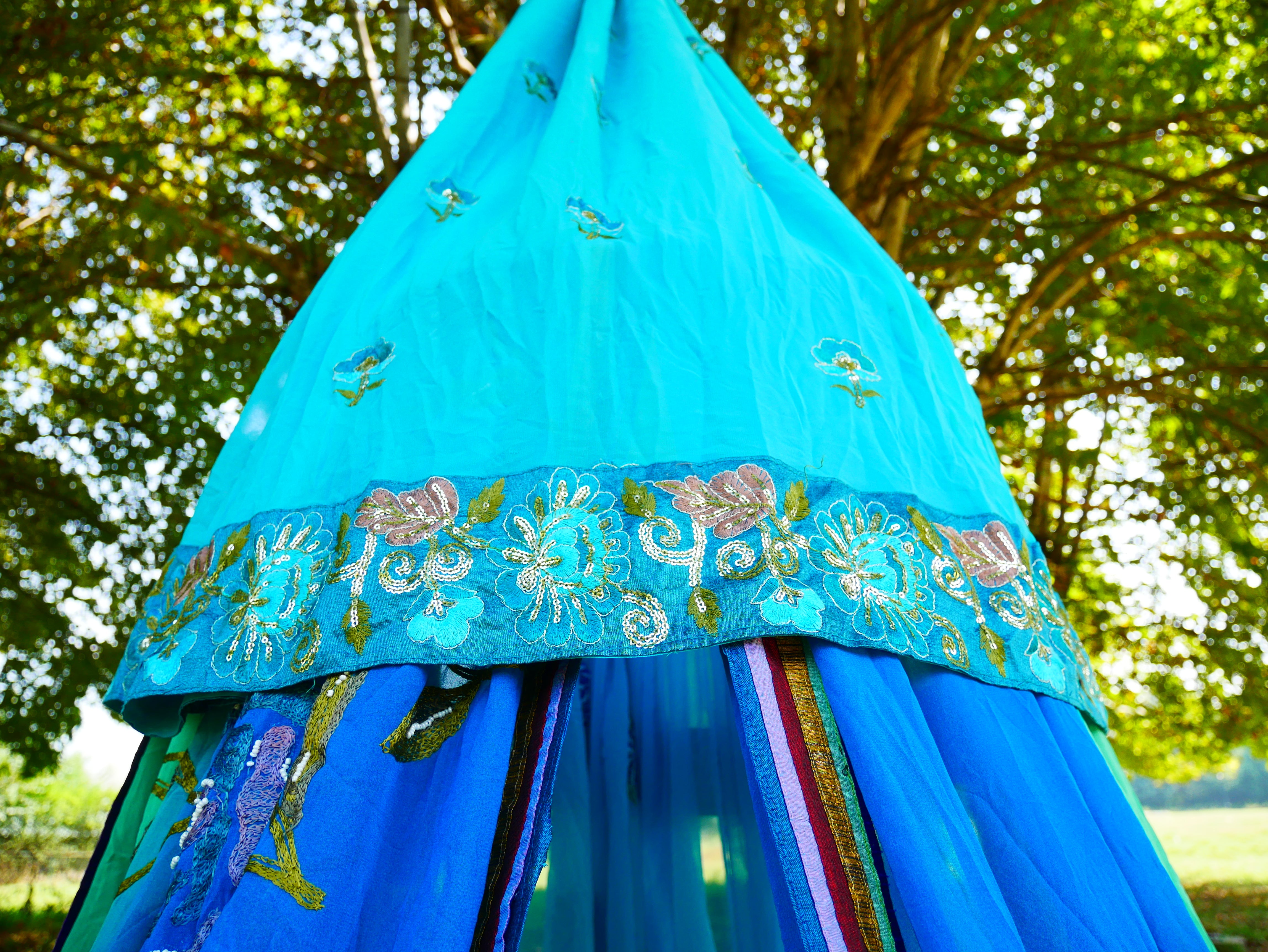 Toldo de sari - tienda de interior - dosel de cama | telón de fondo para boda bohemia | decoración hippie india - área de asientos en el suelo | sala de meditación - glamping