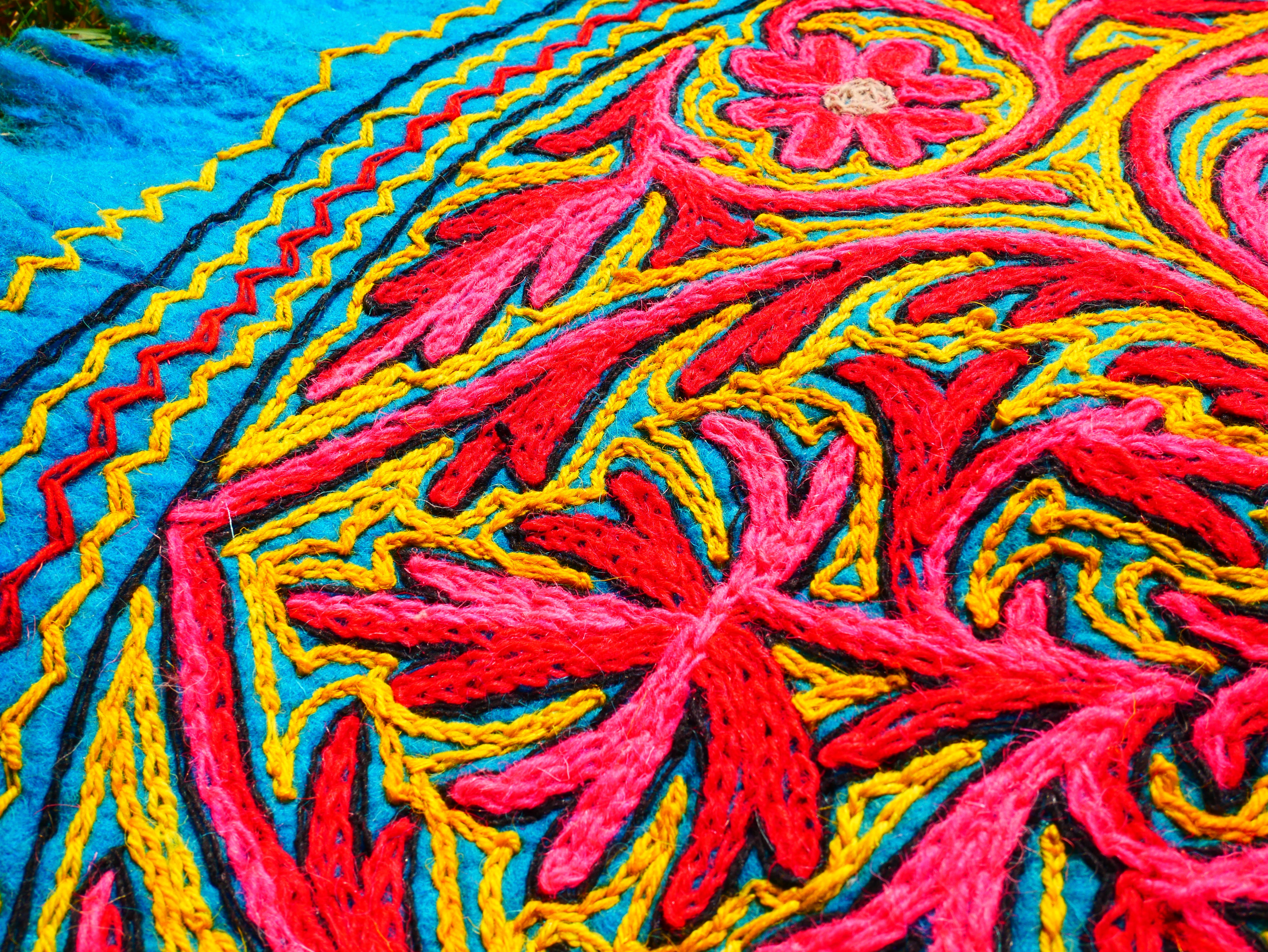 Alfombra redonda de mandala | Alfombra de lana afieltrada "Namda" de Cachemira, alfombra de acento bohemio colorida bordada a mano