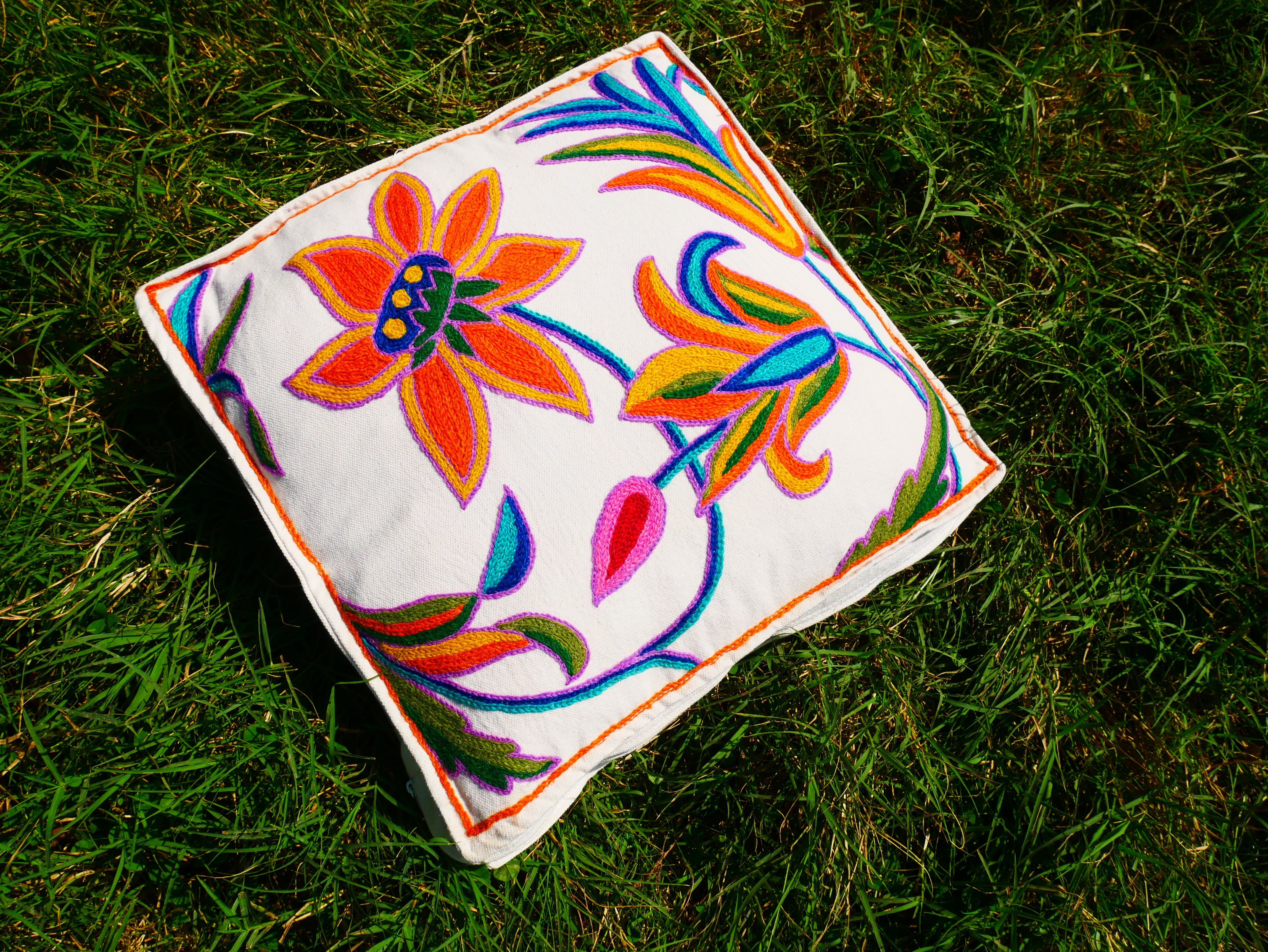 Funda de cojín artesanal de mandala bordado de Cachemira – Cojín de suelo de 16x16" para meditación o decoración de sala (solo funda)