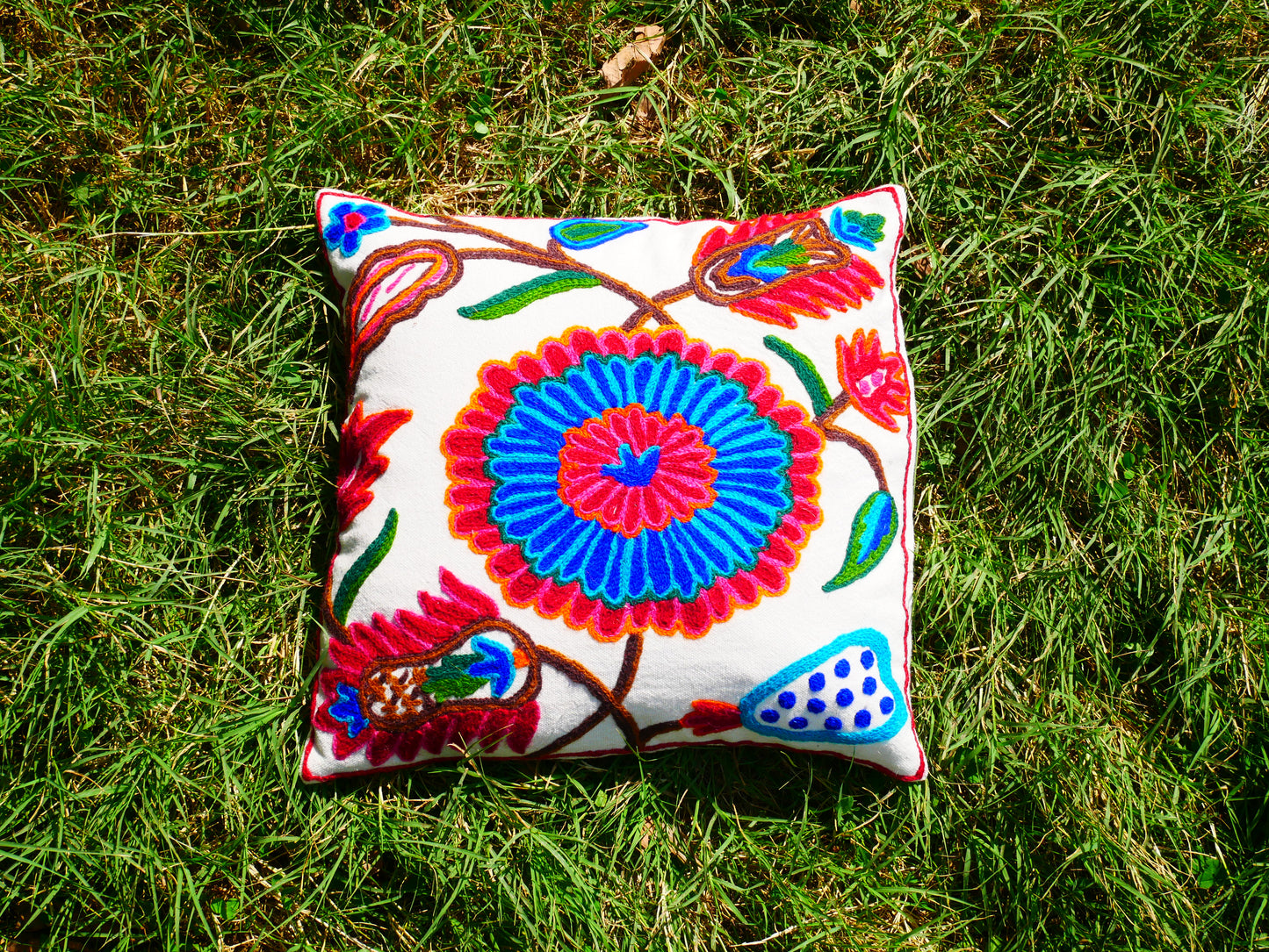 Colorful Kashmiri Crewel Pillow Cover: Handcrafted by Artisans  16x16 inches Flower Embroidery Pillow (Kopie)