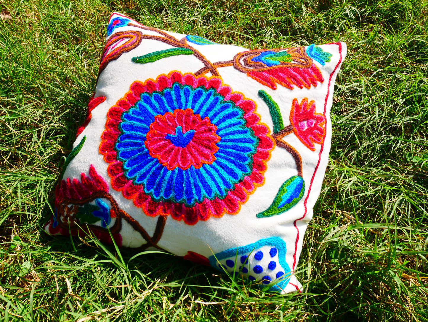 Colorful Kashmiri Crewel Pillow Cover: Handcrafted by Artisans  16x16 inches Flower Embroidery Pillow (Kopie)