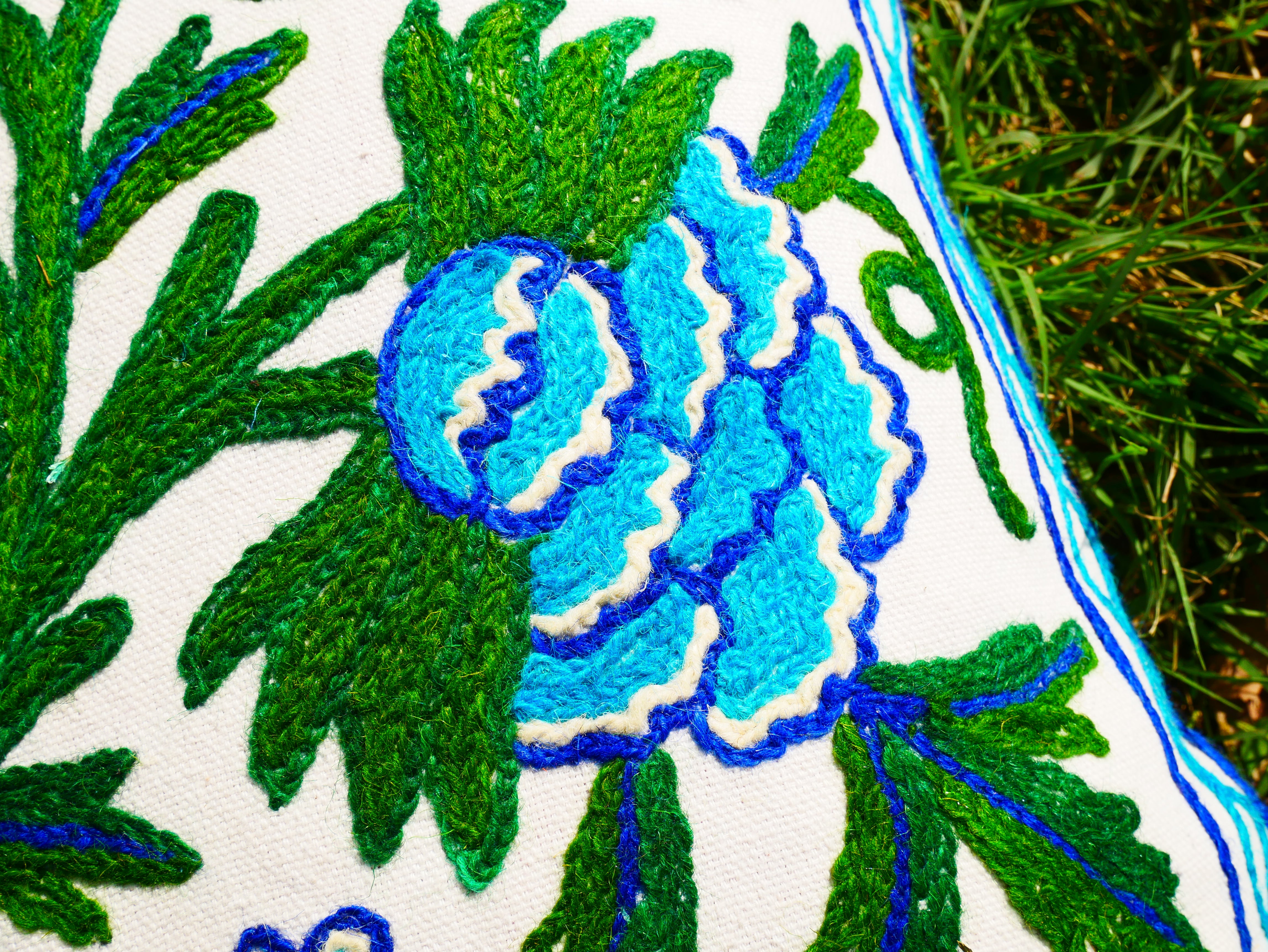 Kashmiri Embroidery pillow "Duanz Dar" Crewel Pillow Covers: Handcrafted by Artisans 16x16 inches