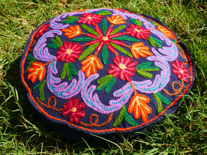 Kashmiri Bodenkissen "Shanti" runder Bodenkissenbezug | großes Meditationskissen - handbestickt - Kissenbezug