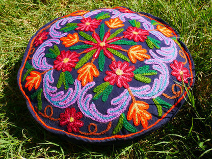 Kashmiri Bodenkissen "Shanti" runder Bodenkissenbezug | großes Meditationskissen - handbestickt - Kissenbezug