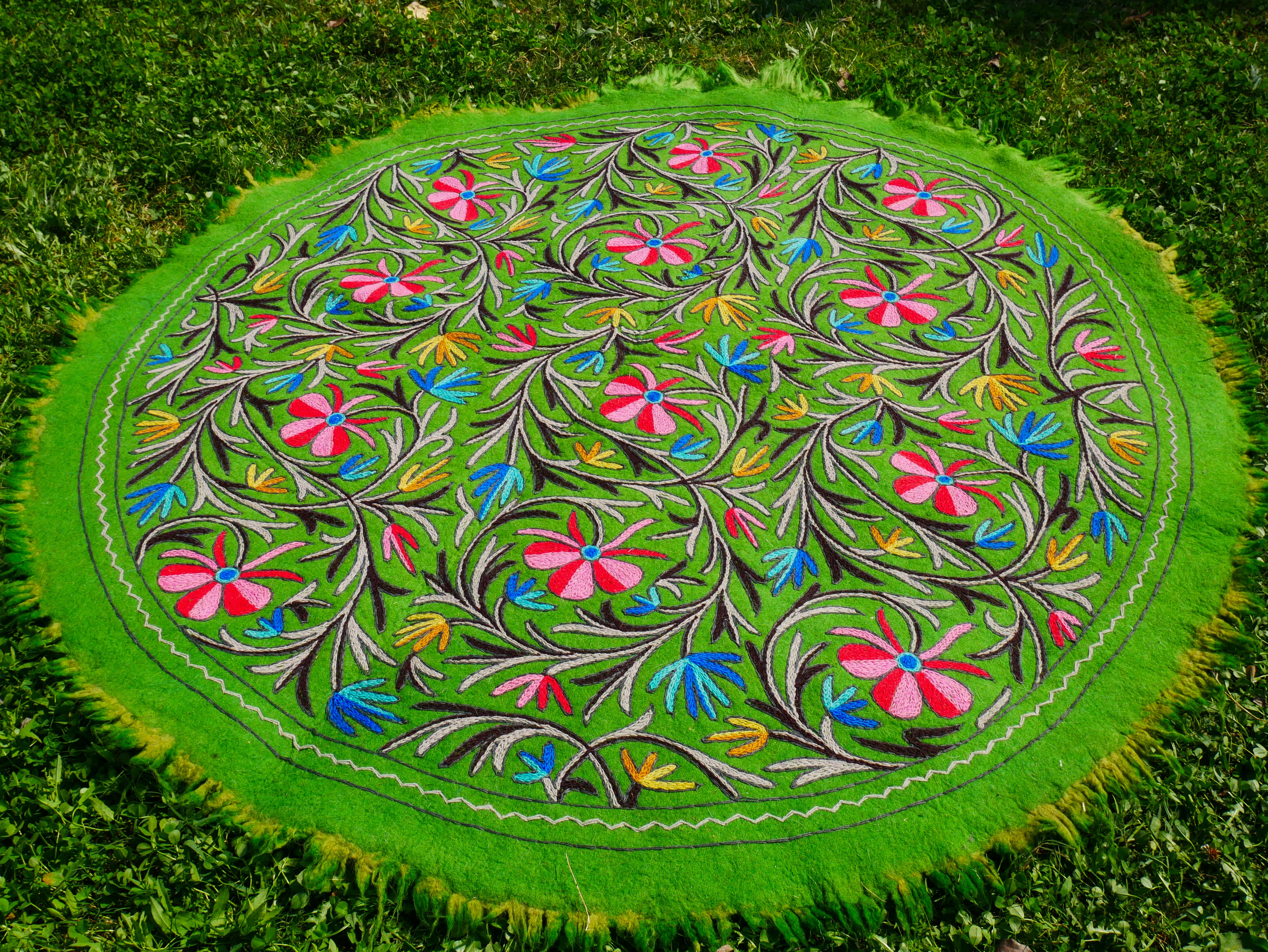 Kashmiri wool rug - green round "Namda" rug - hand felted and embroidered floor rug from India | 6 ft boho area rug -