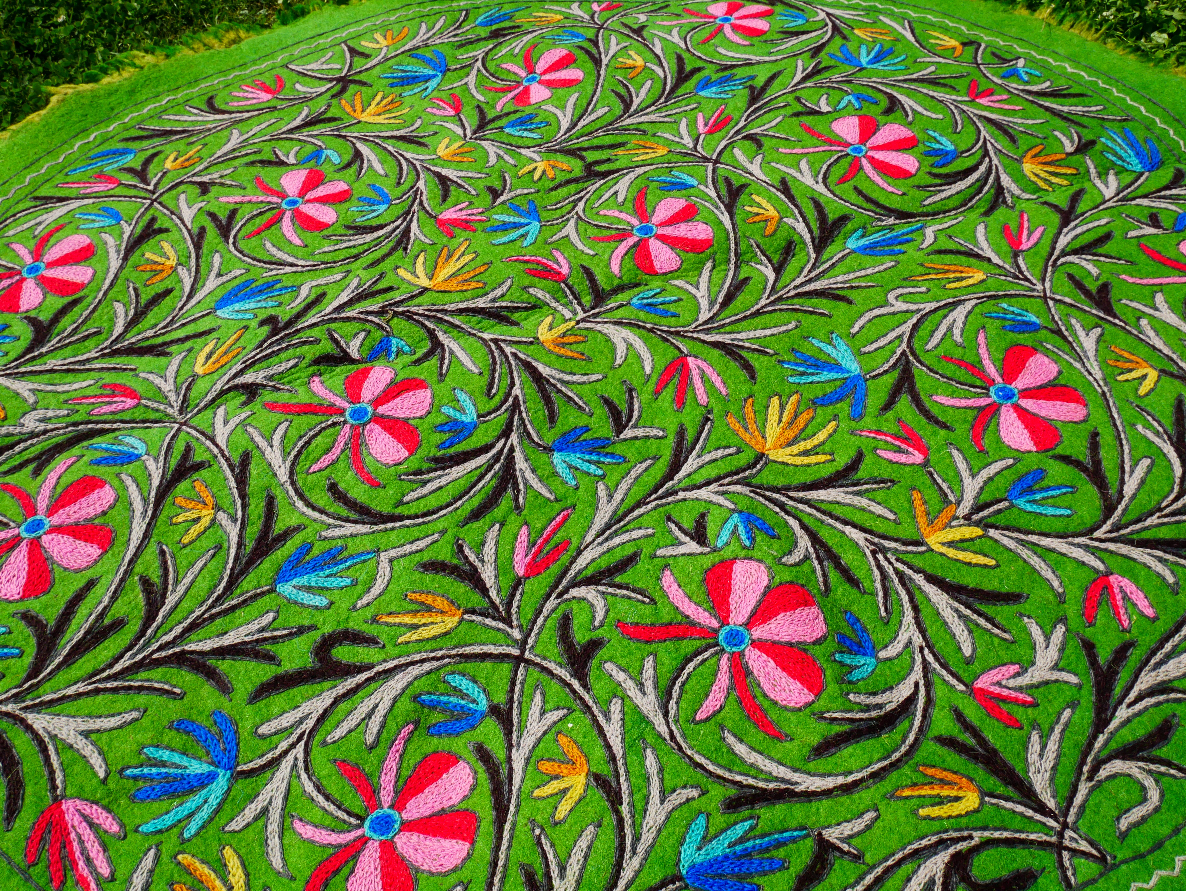 Alfombra de lana de Cachemira - alfombra redonda verde "Namda" - alfombra de suelo de fieltro y bordado a mano de la India | alfombra de área bohemia de 1,80 m -