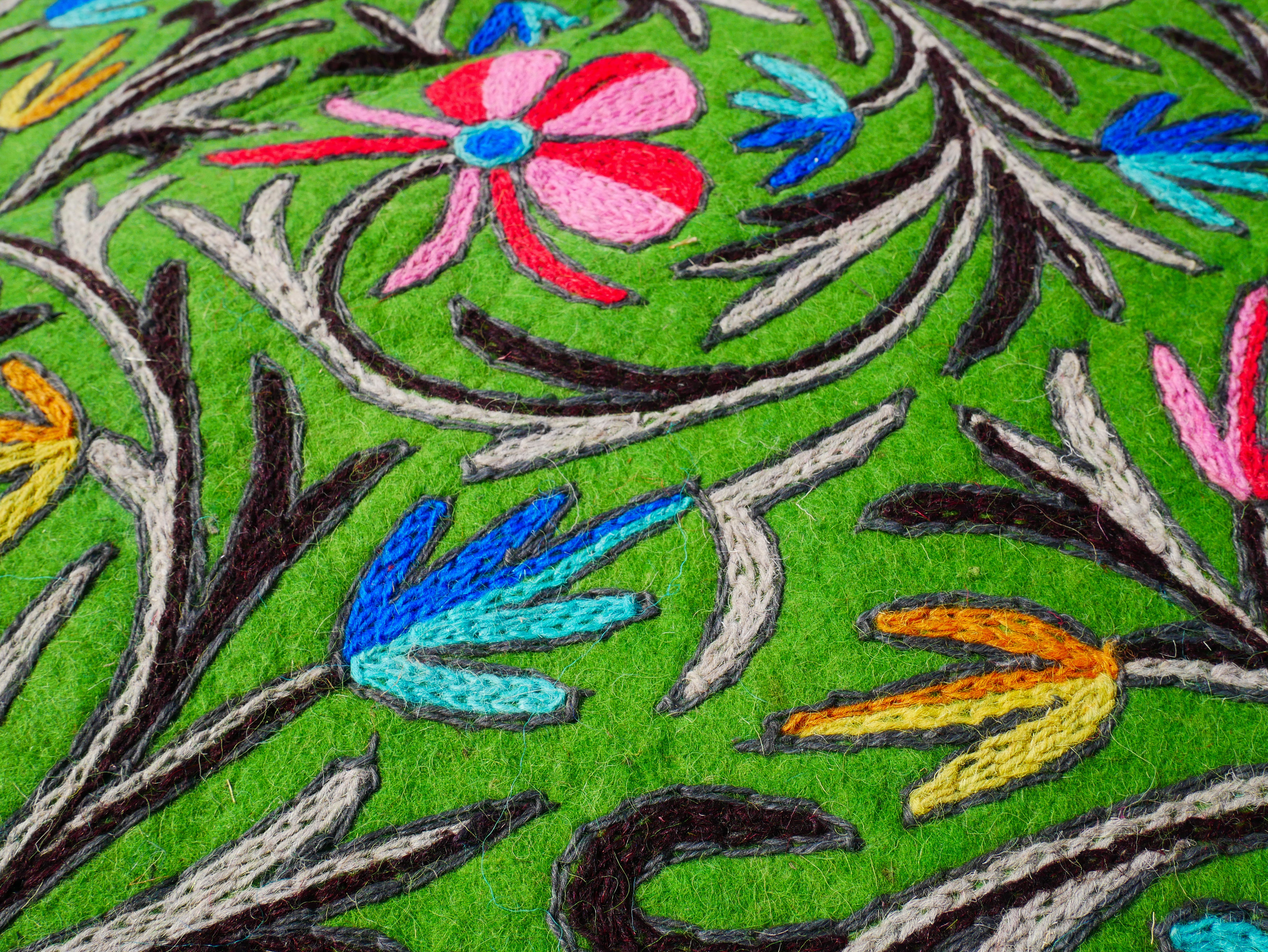 Kashmiri wool rug - green round "Namda" rug - hand felted and embroidered floor rug from India | 6 ft boho area rug -