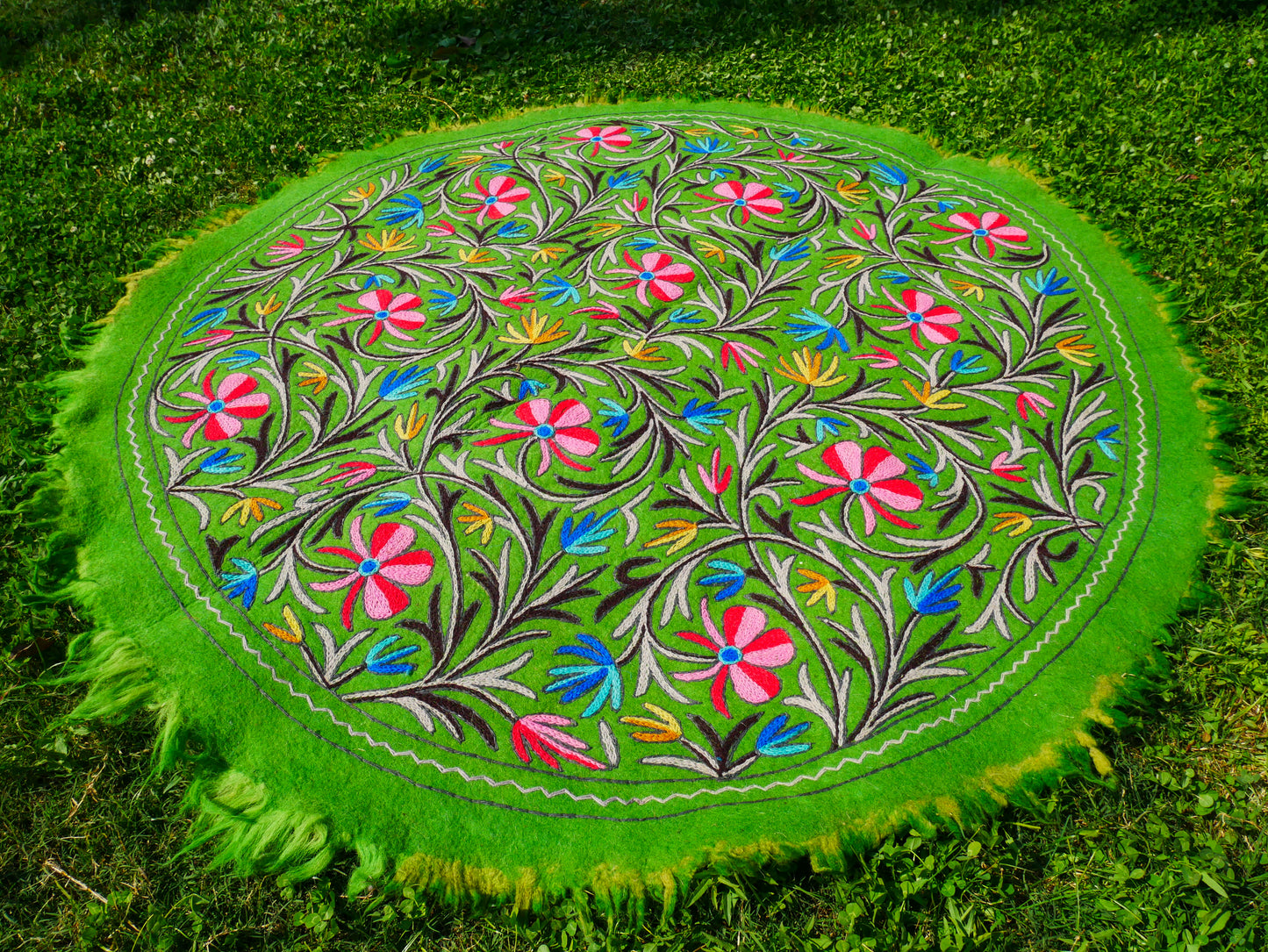 Kashmiri wool rug - green round "Namda" rug - hand felted and embroidered floor rug from India | 6 ft boho area rug -