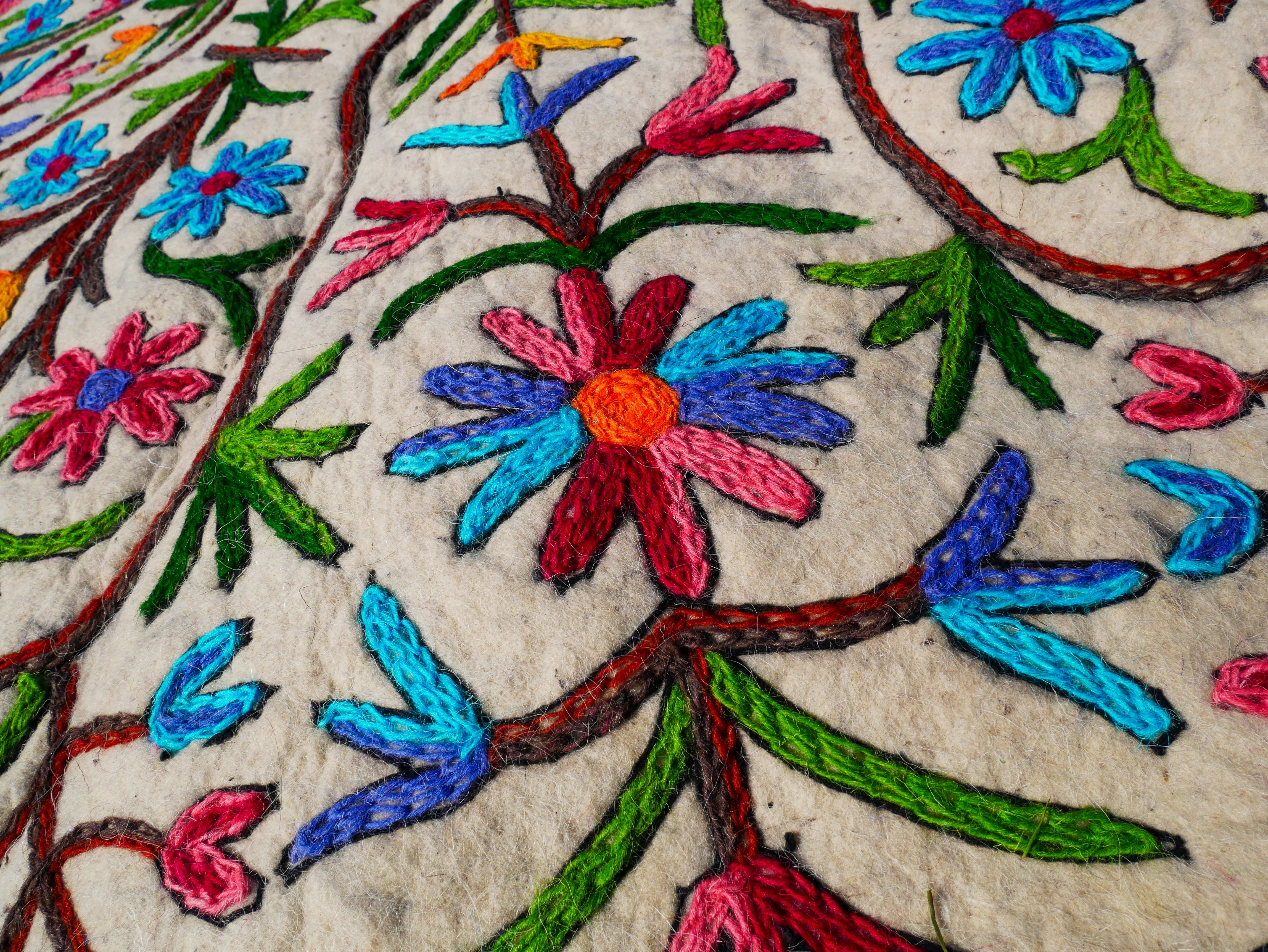 Round rug 5 ft boho wool rug "Namda" from Kashmir hand felted and embroidered