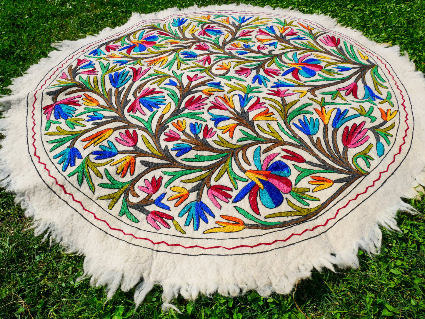 Round rug 5 ft boho wool rug "Namda" from Kashmir hand felted and embroidered