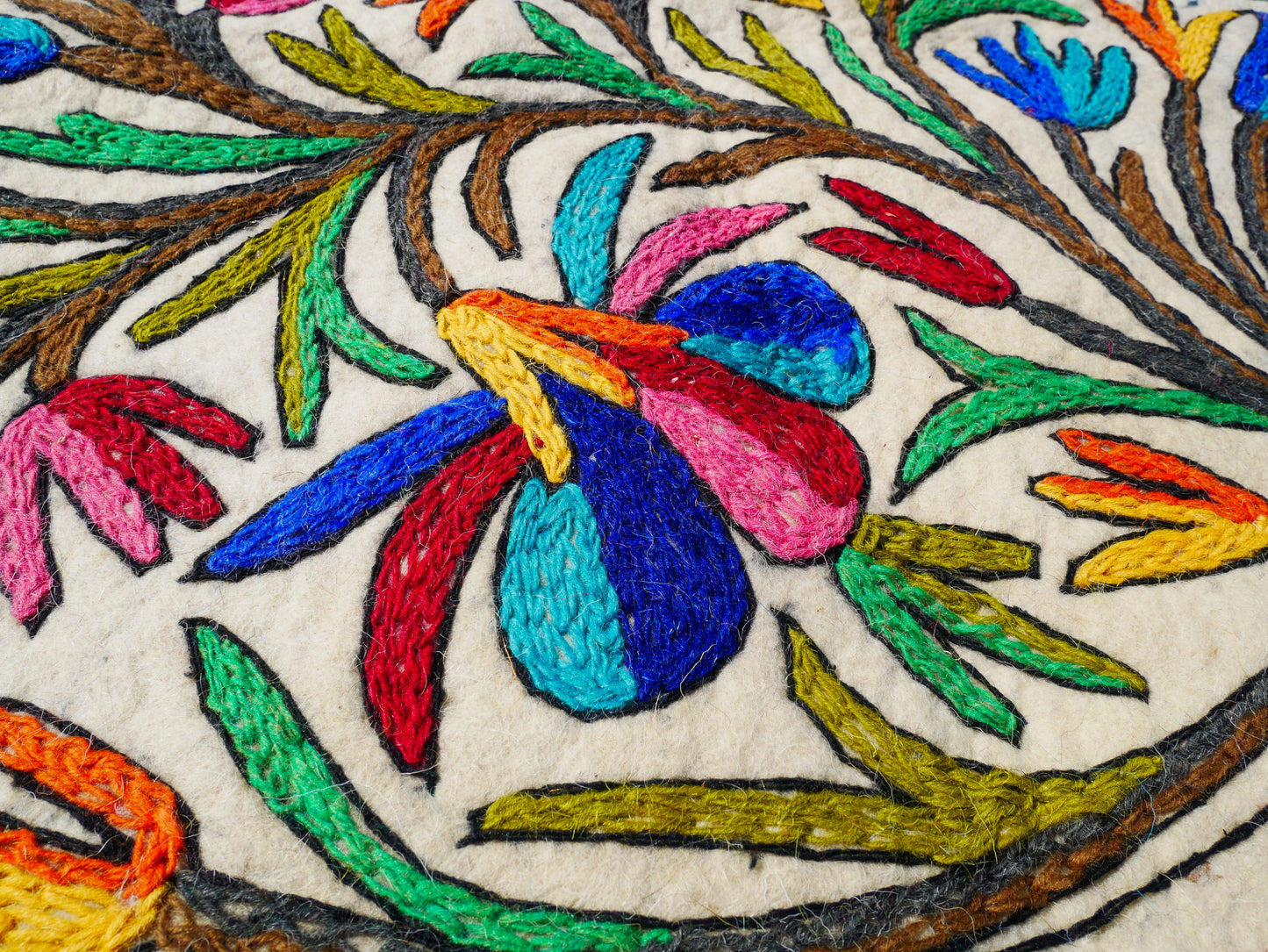 Round rug 5 ft boho wool rug "Namda" from Kashmir hand felted and embroidered