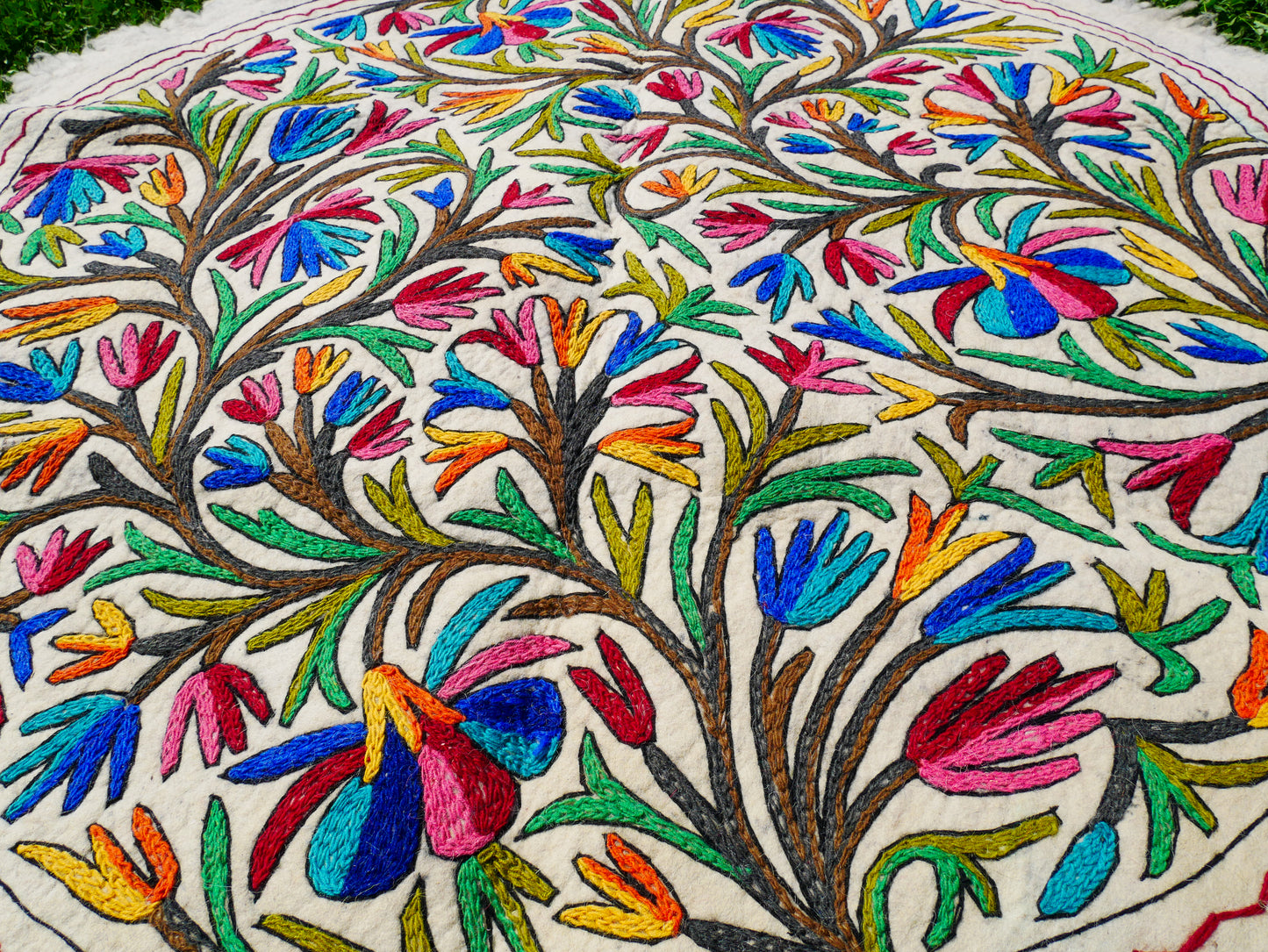 Round rug 5 ft boho wool rug "Namda" from Kashmir hand felted and embroidered