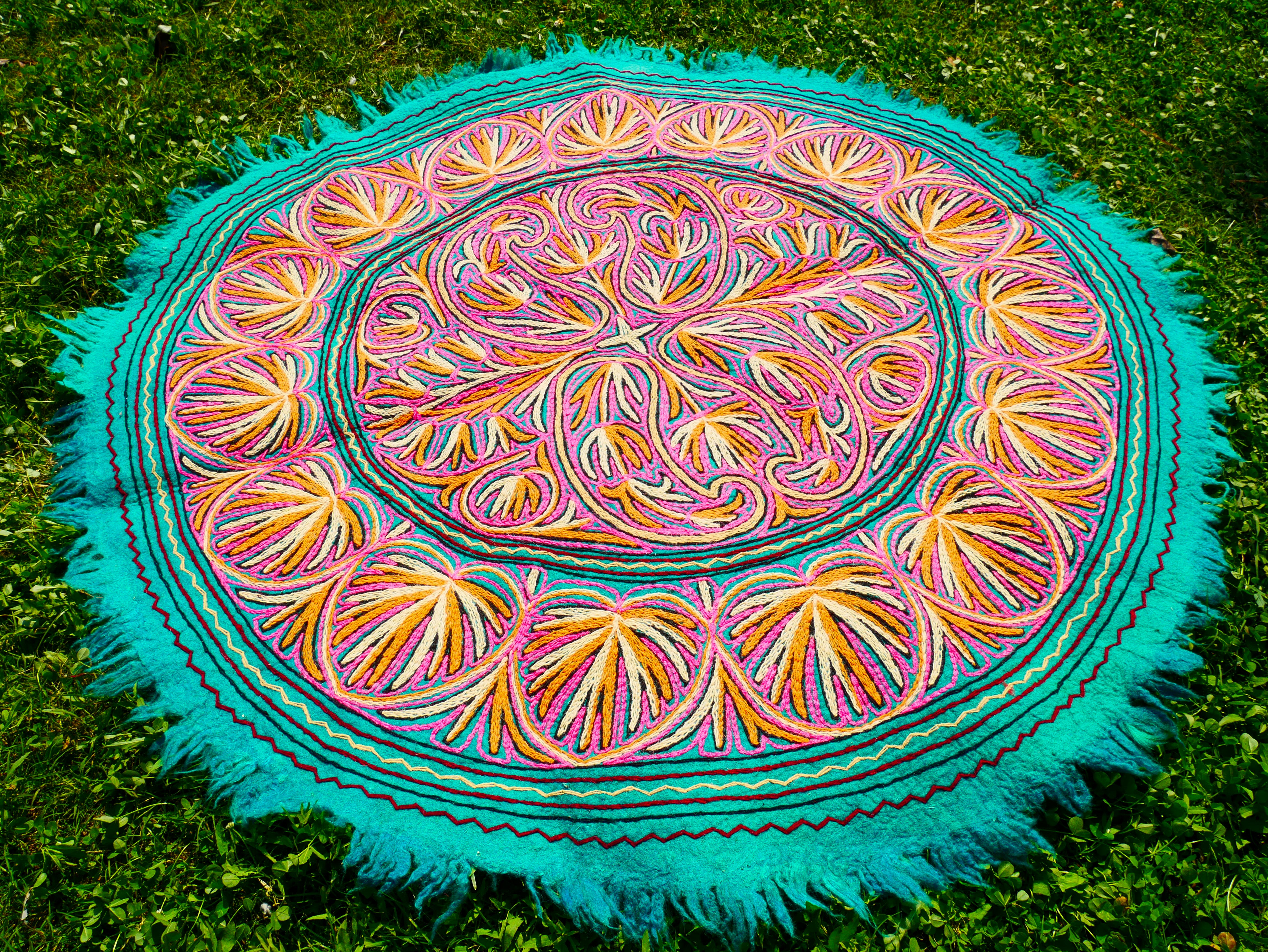 Alfombra Redonda de Lana Mandala de 1,5 m | Namda Hecho a Mano de Cachemira | Alfombra de Área Bordada Bohemia