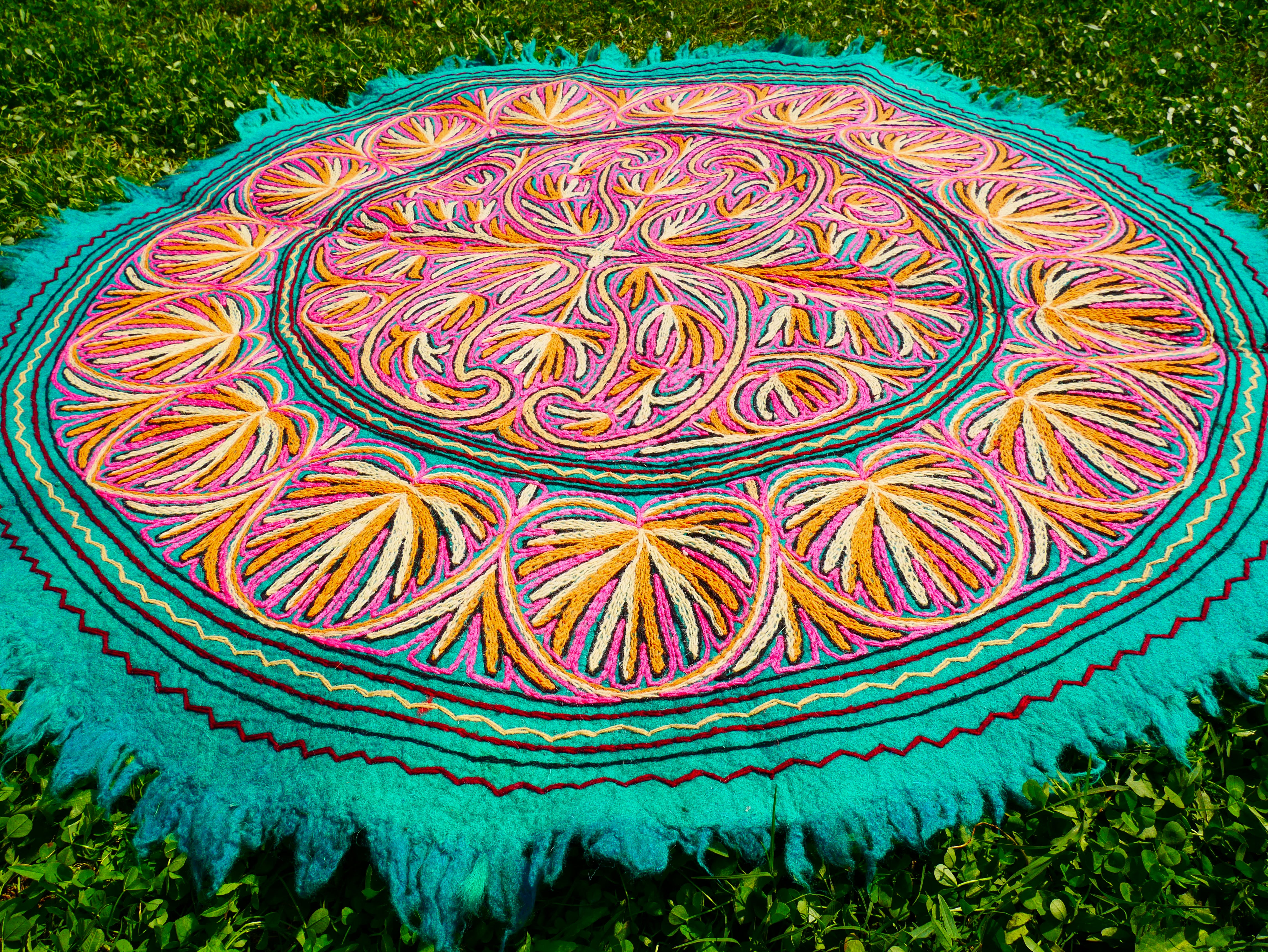 Alfombra Redonda de Lana Mandala de 1,5 m | Namda Hecho a Mano de Cachemira | Alfombra de Área Bordada Bohemia