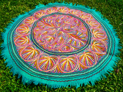 5ft Namda - Boho Wollteppich | handgefilzt und bestickt - Kaschmir-Teppich