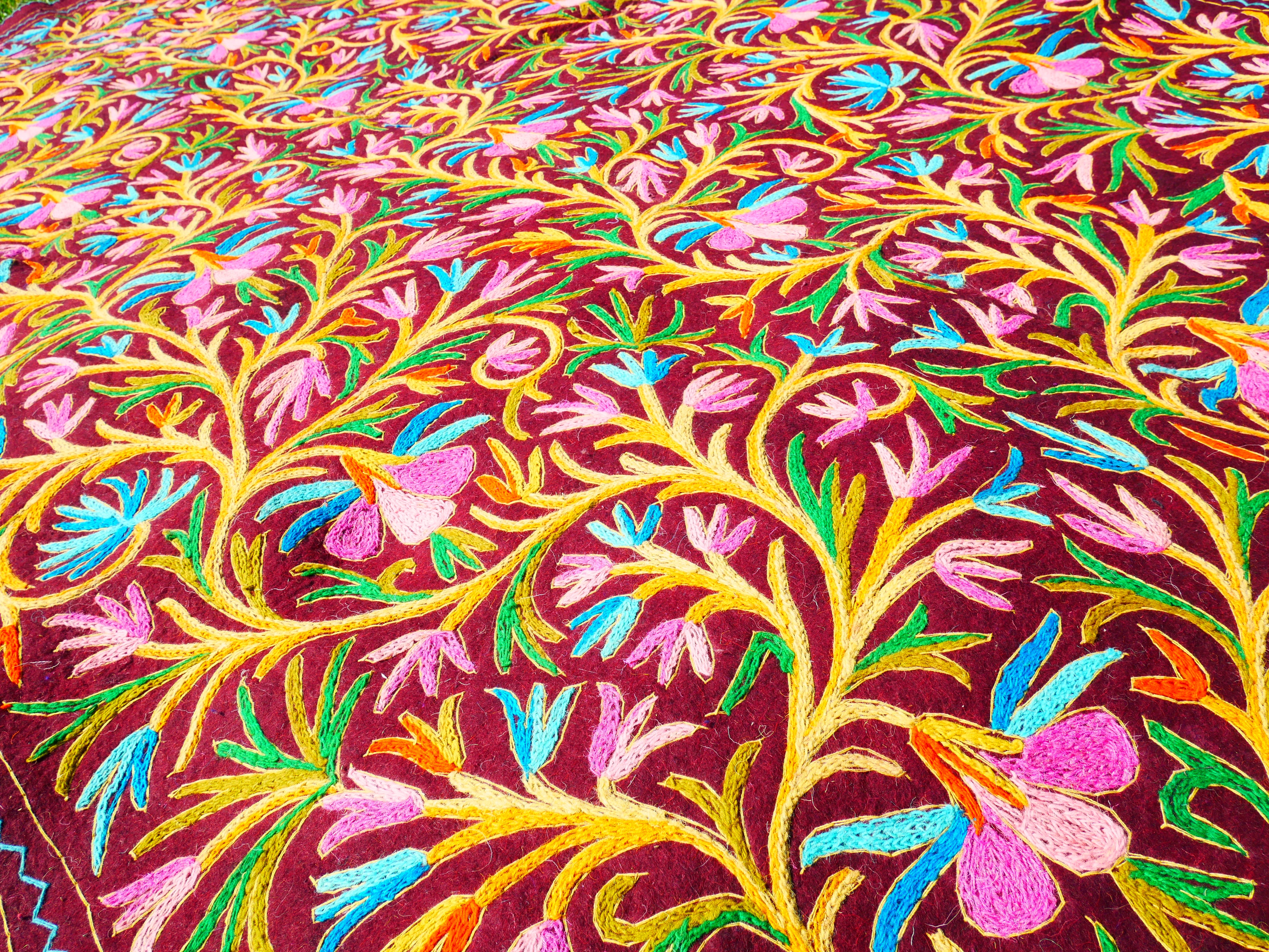 Alfombra Namda de Cachemira de fieltro a mano 6x9 totalmente bordada - alfombra suave de dormitorio bohemio