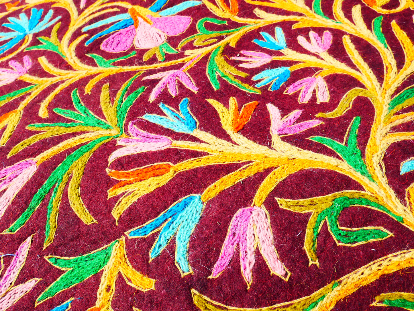 Indischer Teppich 6*9 Boho Wollteppich | handgefilzter traditioneller bestickter Kashmiri "Namda" böhmischer Schlafzimmerteppich Bauernhaus Orientteppich