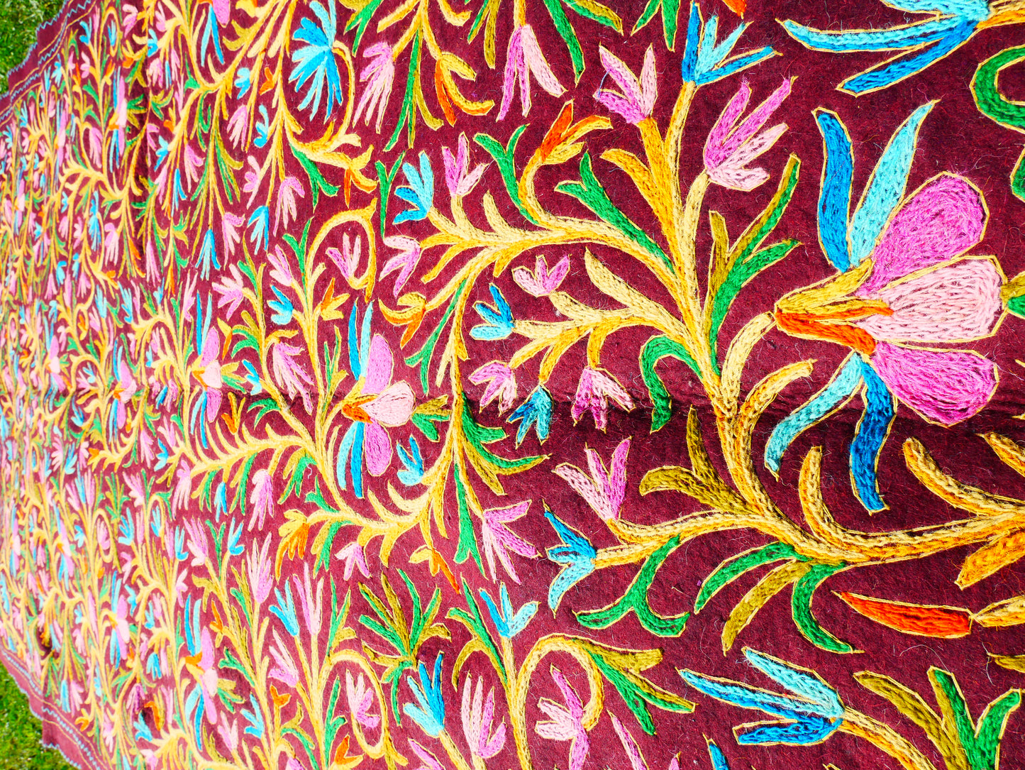 Indischer Teppich 6*9 Boho Wollteppich | handgefilzter traditioneller bestickter Kashmiri "Namda" böhmischer Schlafzimmerteppich Bauernhaus Orientteppich