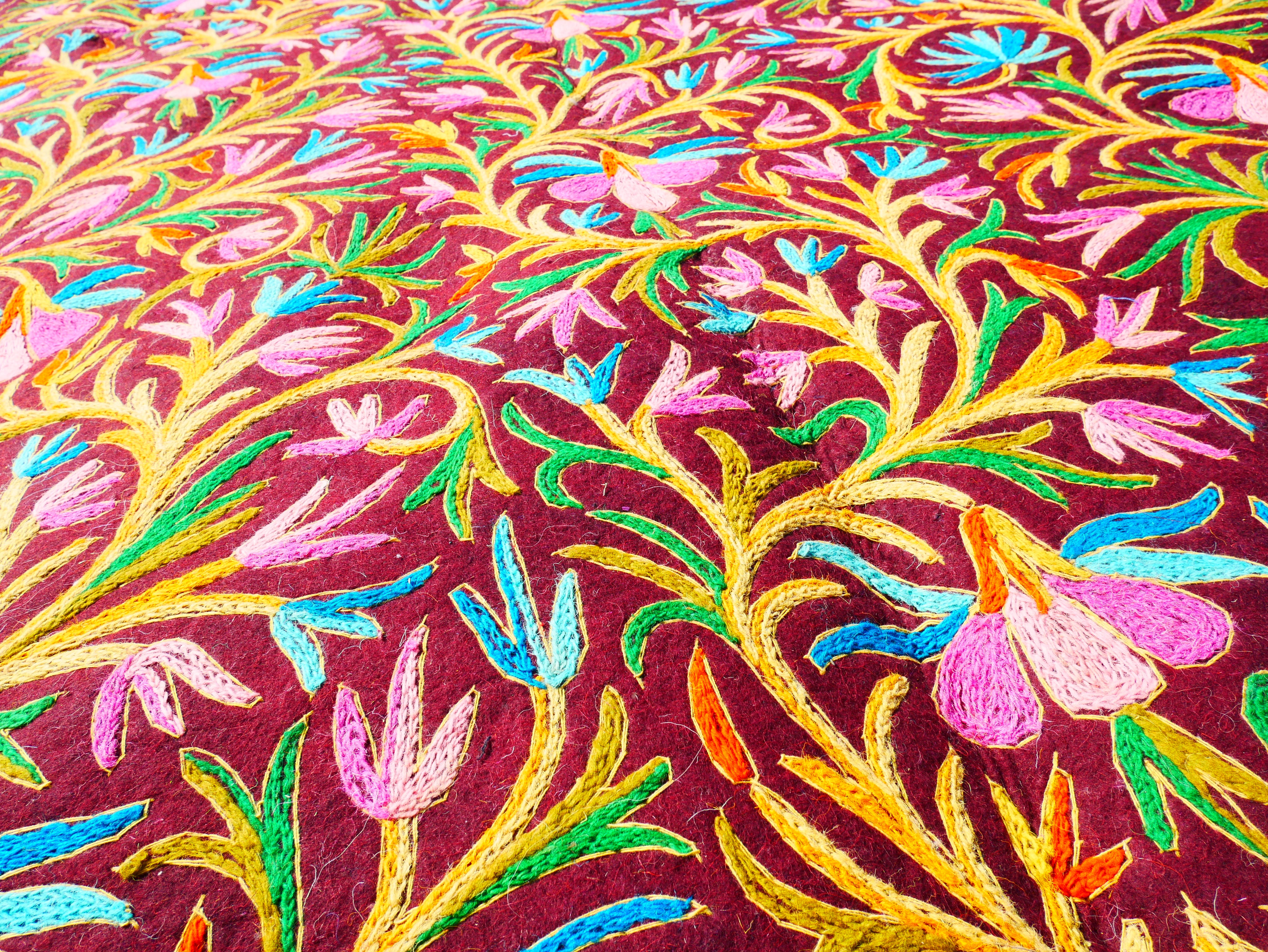 Alfombra Namda de Cachemira de fieltro a mano 6x9 totalmente bordada - alfombra suave de dormitorio bohemio