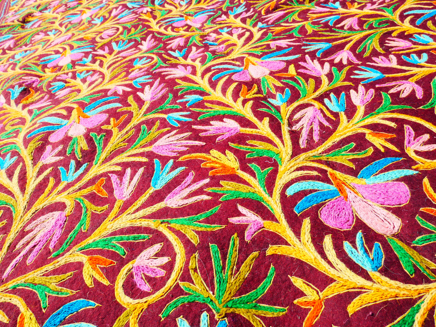 Indischer Teppich 6*9 Boho Wollteppich | handgefilzter traditioneller bestickter Kashmiri "Namda" böhmischer Schlafzimmerteppich Bauernhaus Orientteppich