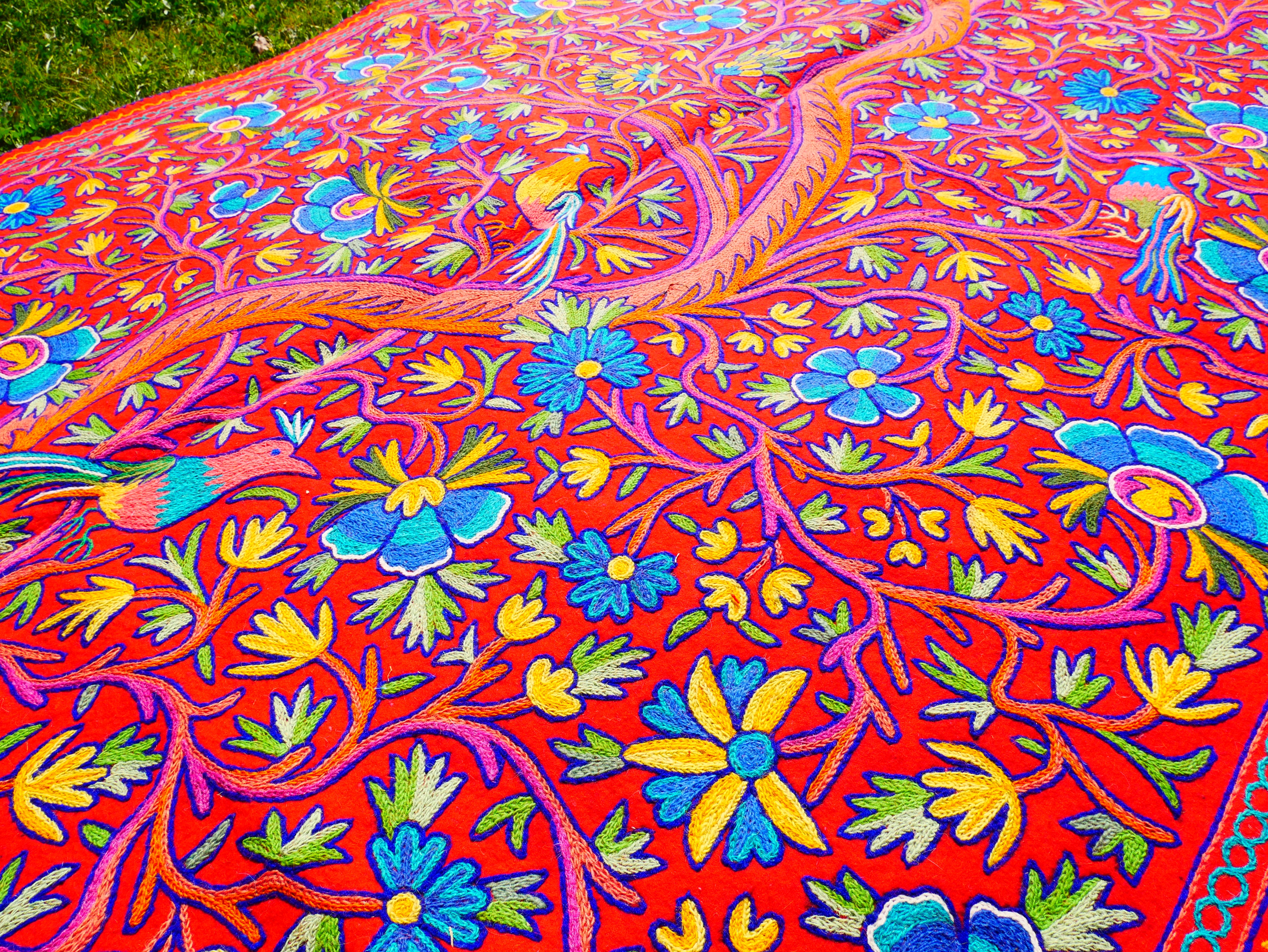 Alfombra Namda de lana grande 12x6 pies | Alfombra de área afieltrada hecha a mano "Jardín del Himalaya" | Alfombra con bordado tradicional de Cachemira