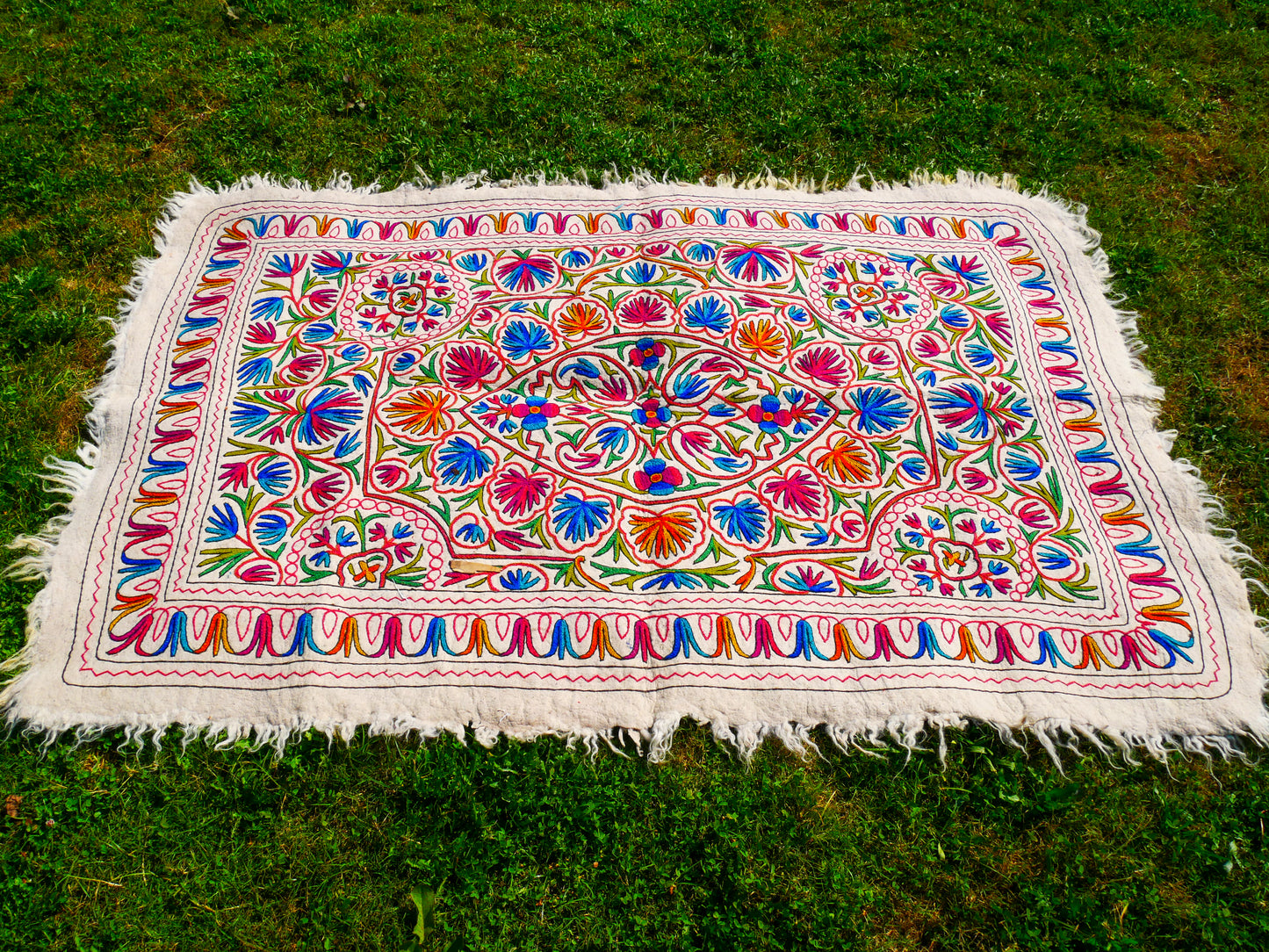7x5 Boho Wool Rug “Namda” | Hand-Felted Kashmir Floor Carpet With Floral Embroidery | Cozy Hippie Home Decor