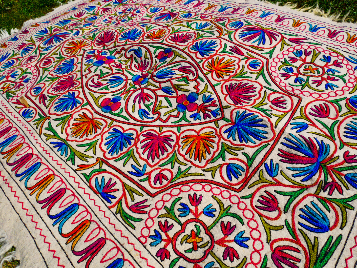 7x5 Boho Wool Rug “Namda” | Hand-Felted Kashmir Floor Carpet With Floral Embroidery | Cozy Hippie Home Decor