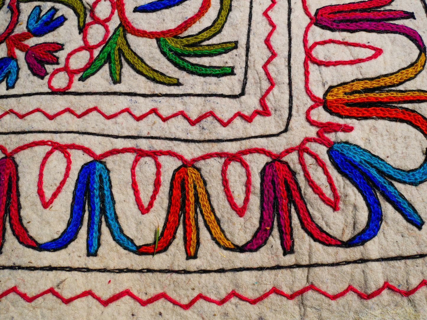 7x5 Boho Wool Rug “Namda” | Hand-Felted Kashmir Floor Carpet With Floral Embroidery | Cozy Hippie Home Decor