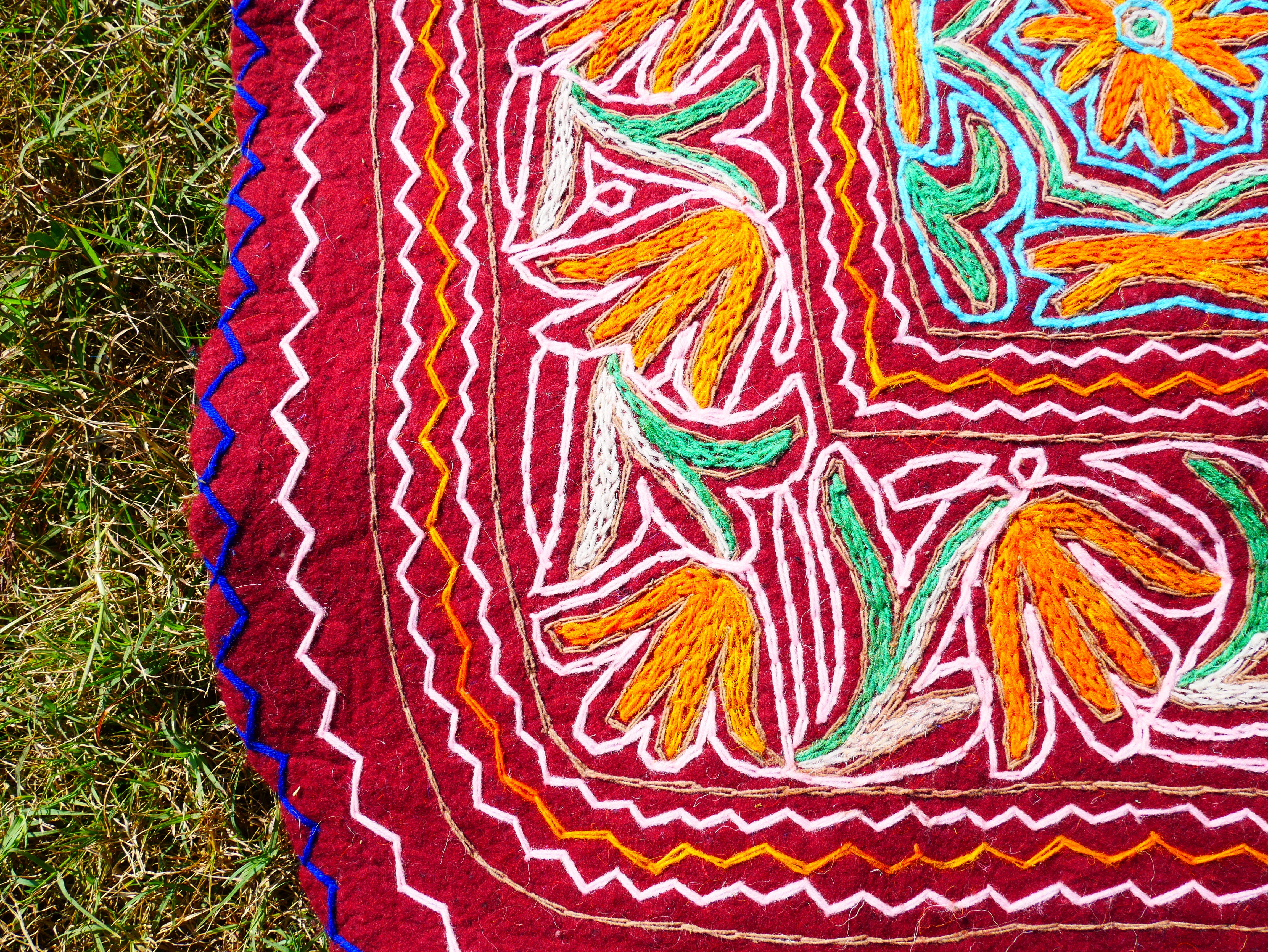 Alfombra Namda grande de lana "Joya del Himalaya", alfombra tradicional de Cachemira, lana afieltrada - bordada a mano 10x7