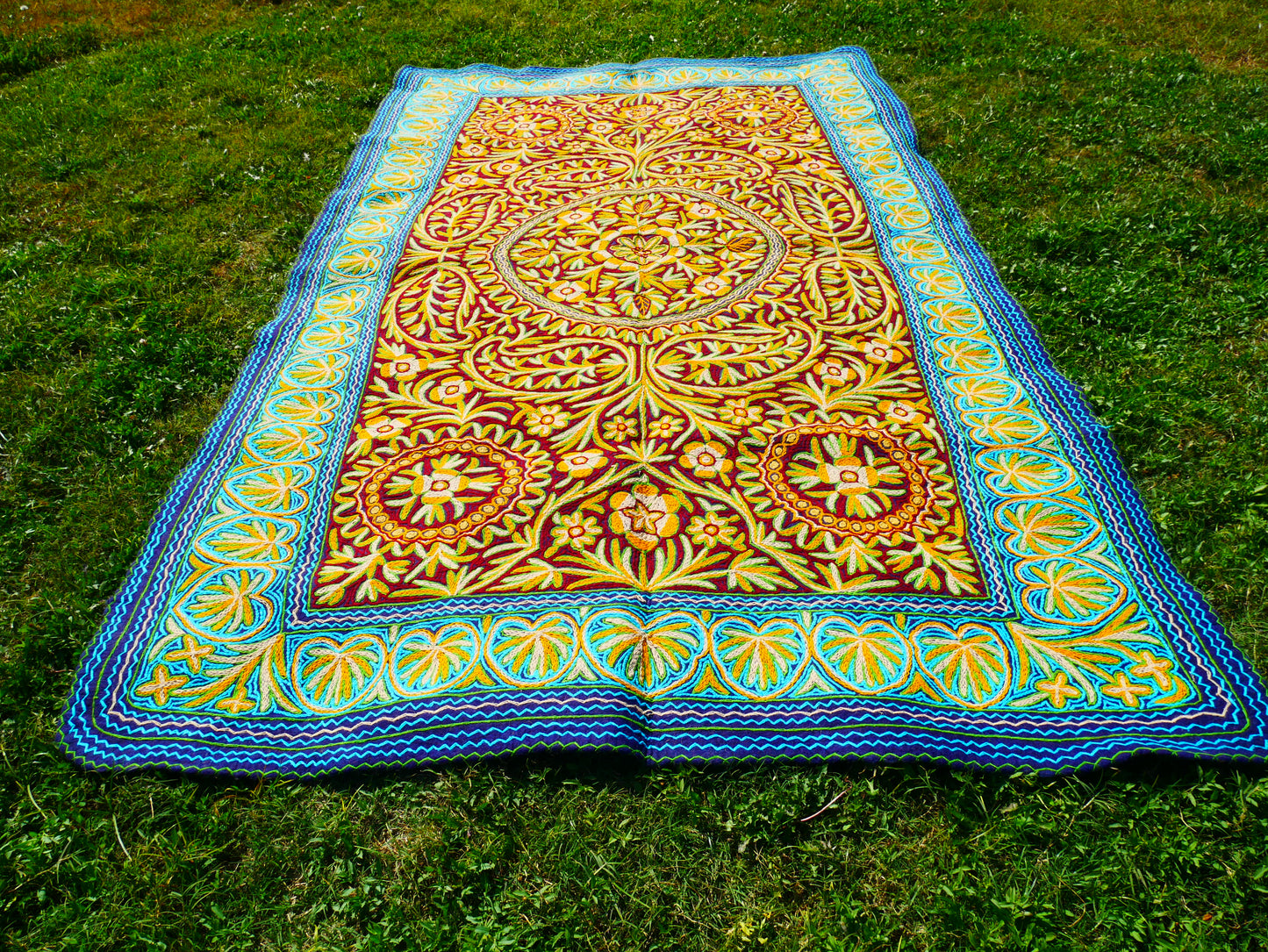 Wool rug Kashmiri "Namda" 6*10 traditional hand felted - floral embroidery | bohemian area rug from the Himalayas