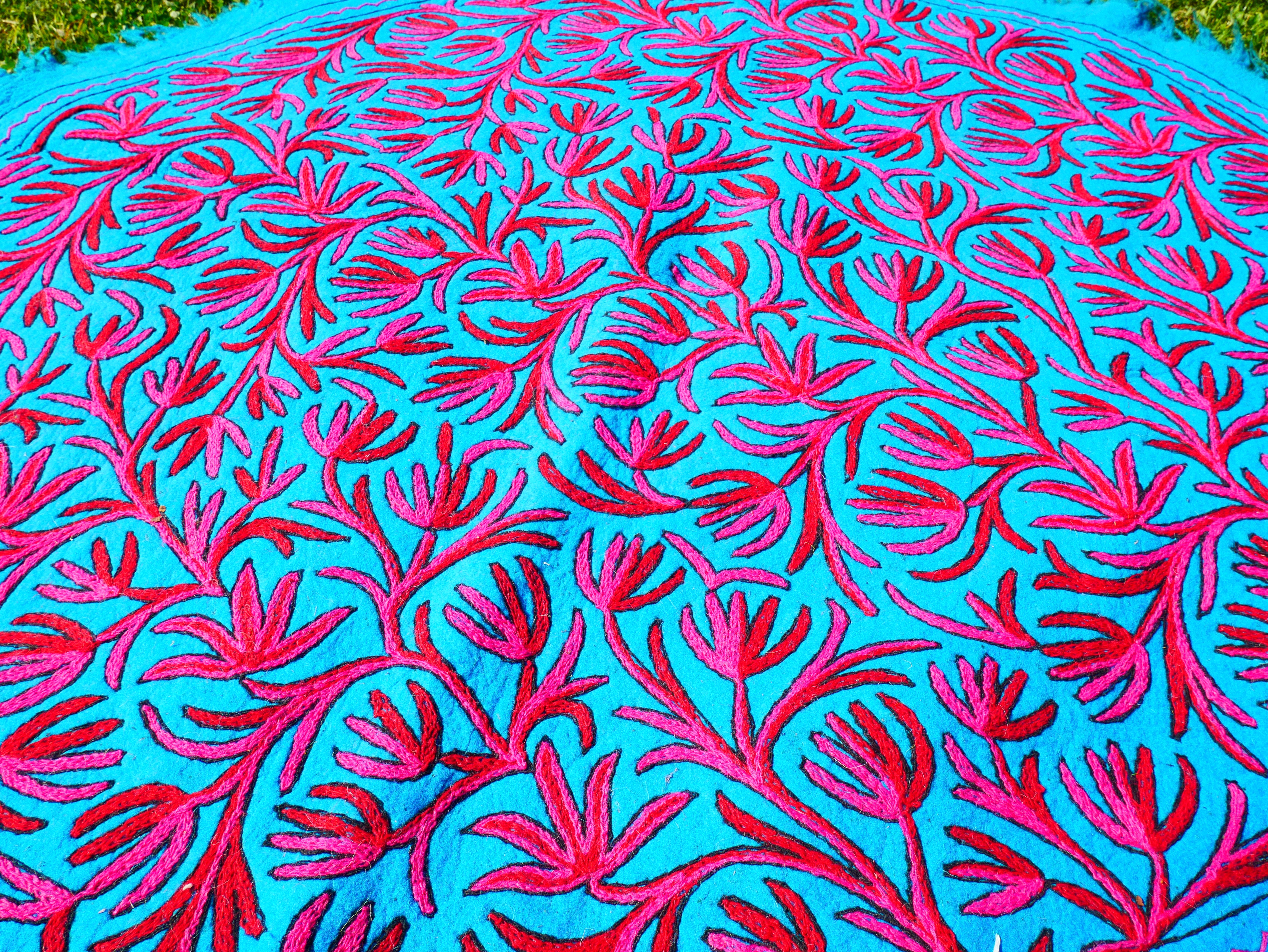 Alfombra redonda de flores de lana Namda de Cachemira tejida a mano | Bordado floral | Alfombra bohemia de Cachemira