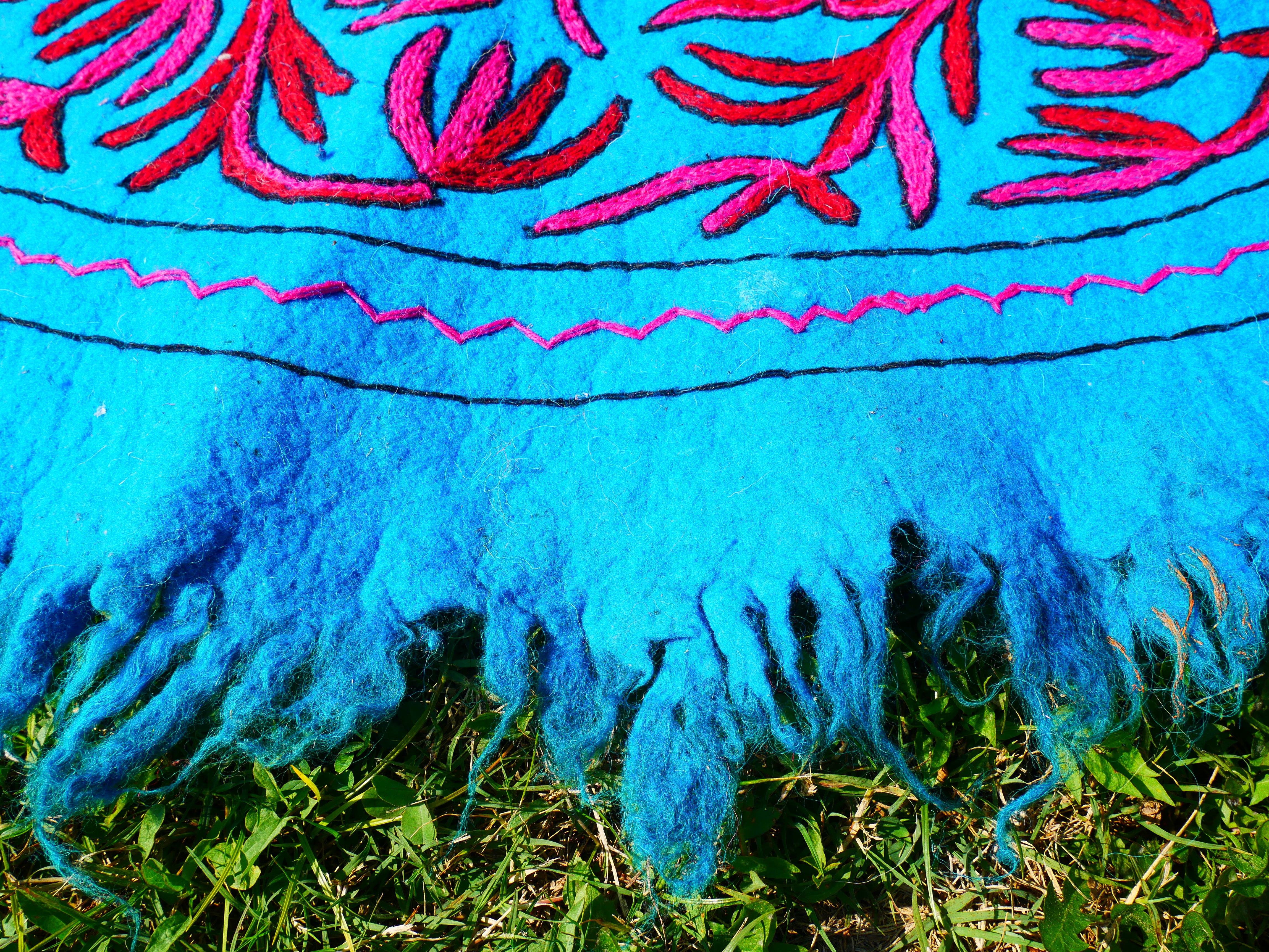 Alfombra redonda de flores de lana Namda de Cachemira tejida a mano | Bordado floral | Alfombra bohemia de Cachemira