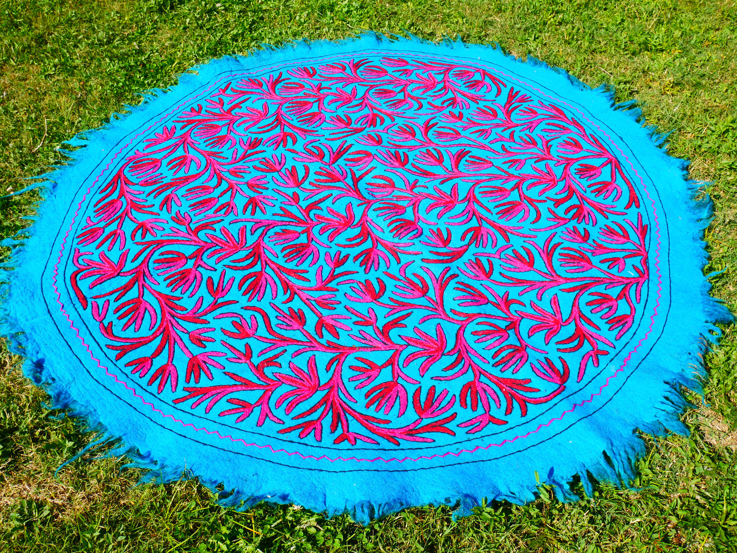 Round Flower Rug Kashmiri Namda hand felted Wool Rug | Floral Embroidery | Boho Kashmiri Area Carpet