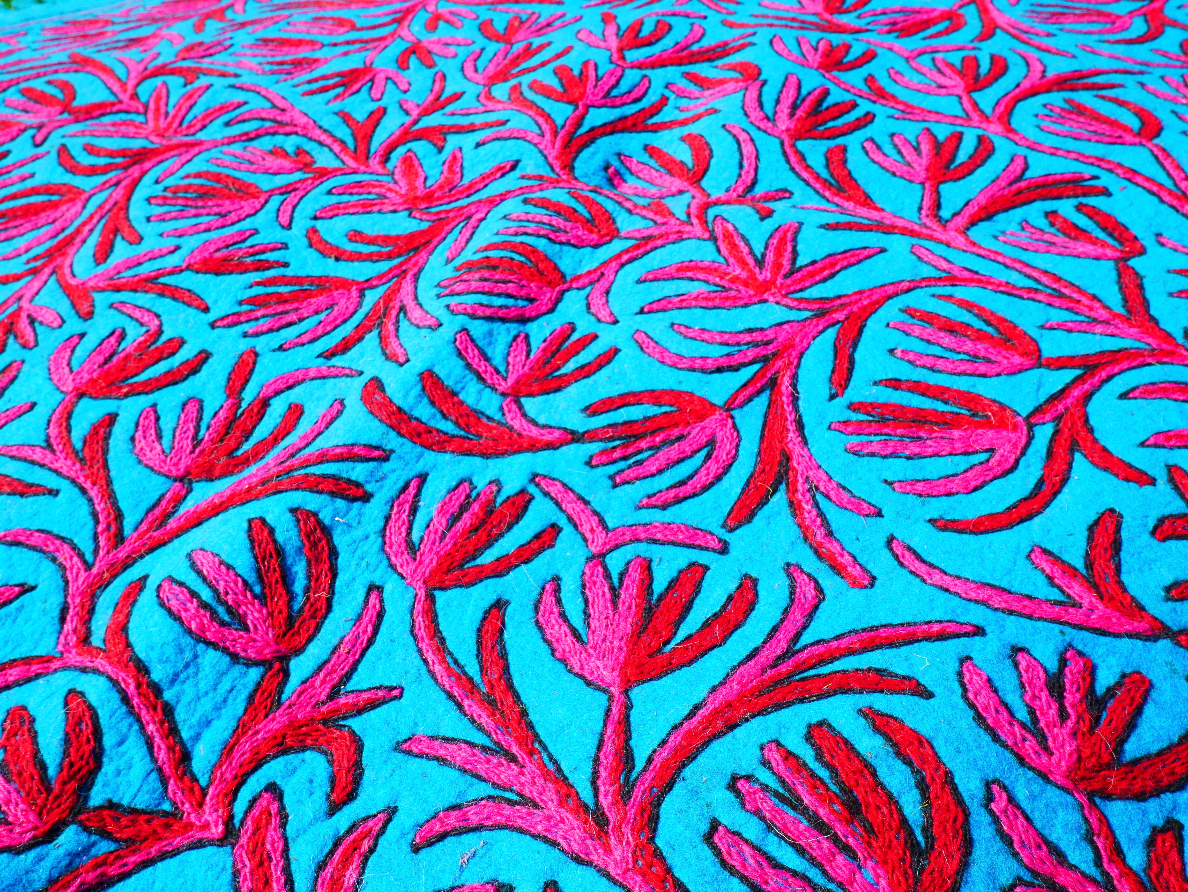 Alfombra redonda de flores de lana Namda de Cachemira tejida a mano | Bordado floral | Alfombra bohemia de Cachemira