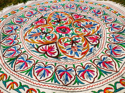 Runder Teppich 5 ft Boho Wollteppich "Namda" aus Kaschmir handgefilzt und bestickt | Weicher Boho-Teppich – Boho-Schlafzimmer-Hippie-Wohnkultur