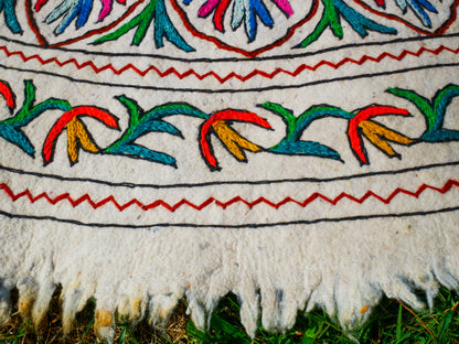 Runder Teppich 5 ft Boho Wollteppich "Namda" aus Kaschmir handgefilzt und bestickt | Weicher Boho-Teppich – Boho-Schlafzimmer-Hippie-Wohnkultur