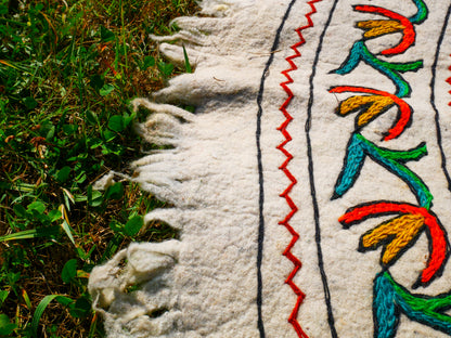 Runder Teppich 5 ft Boho Wollteppich "Namda" aus Kaschmir handgefilzt und bestickt | Weicher Boho-Teppich – Boho-Schlafzimmer-Hippie-Wohnkultur