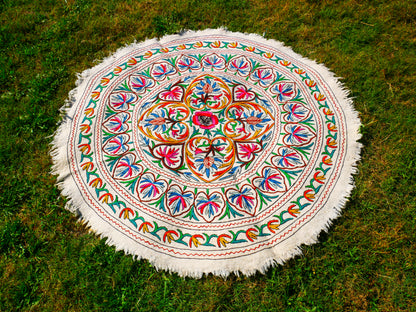 Runder Teppich 5 ft Boho Wollteppich "Namda" aus Kaschmir handgefilzt und bestickt | Weicher Boho-Teppich – Boho-Schlafzimmer-Hippie-Wohnkultur