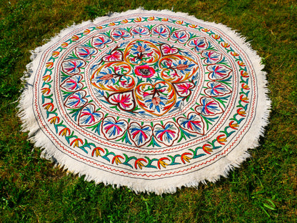 Runder Teppich 5 ft Boho Wollteppich "Namda" aus Kaschmir handgefilzt und bestickt | Weicher Boho-Teppich – Boho-Schlafzimmer-Hippie-Wohnkultur