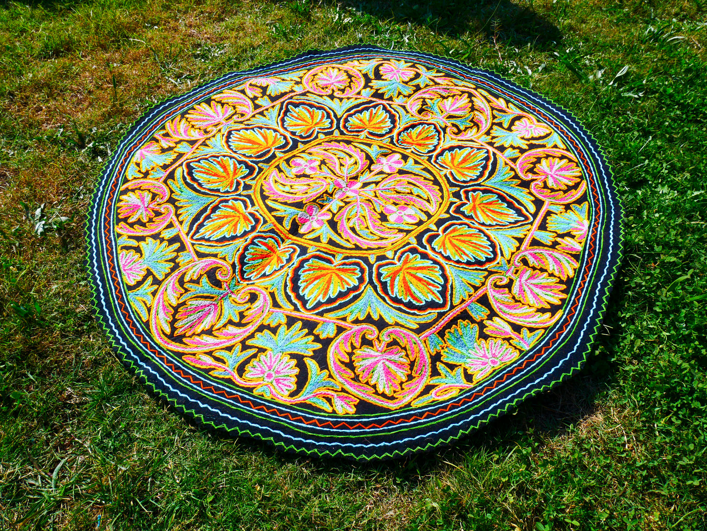 Round Wool Rug 5ft “Charcoal & Pink Mandala” | Hand-Felted Namda | Boho Kashmir Floor Art