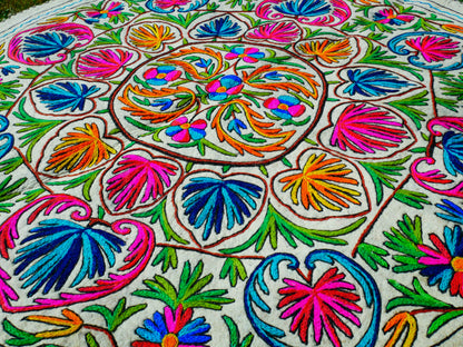 Runder Teppich 5 ft Boho Wollteppich "Namda" aus Kaschmir handgefilzt und bestickt | Weicher Boho-Teppich – Boho-Schlafzimmer-Hippie-Wohnkultur